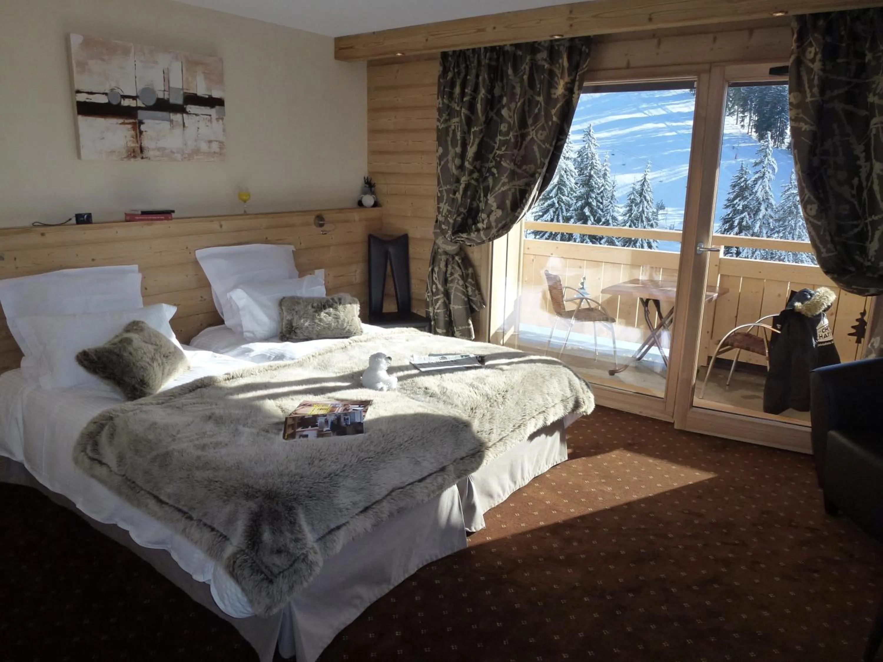 Bedroom, Bed in Hôtel Restaurant "Les Sapins" Wellness & Gourmet