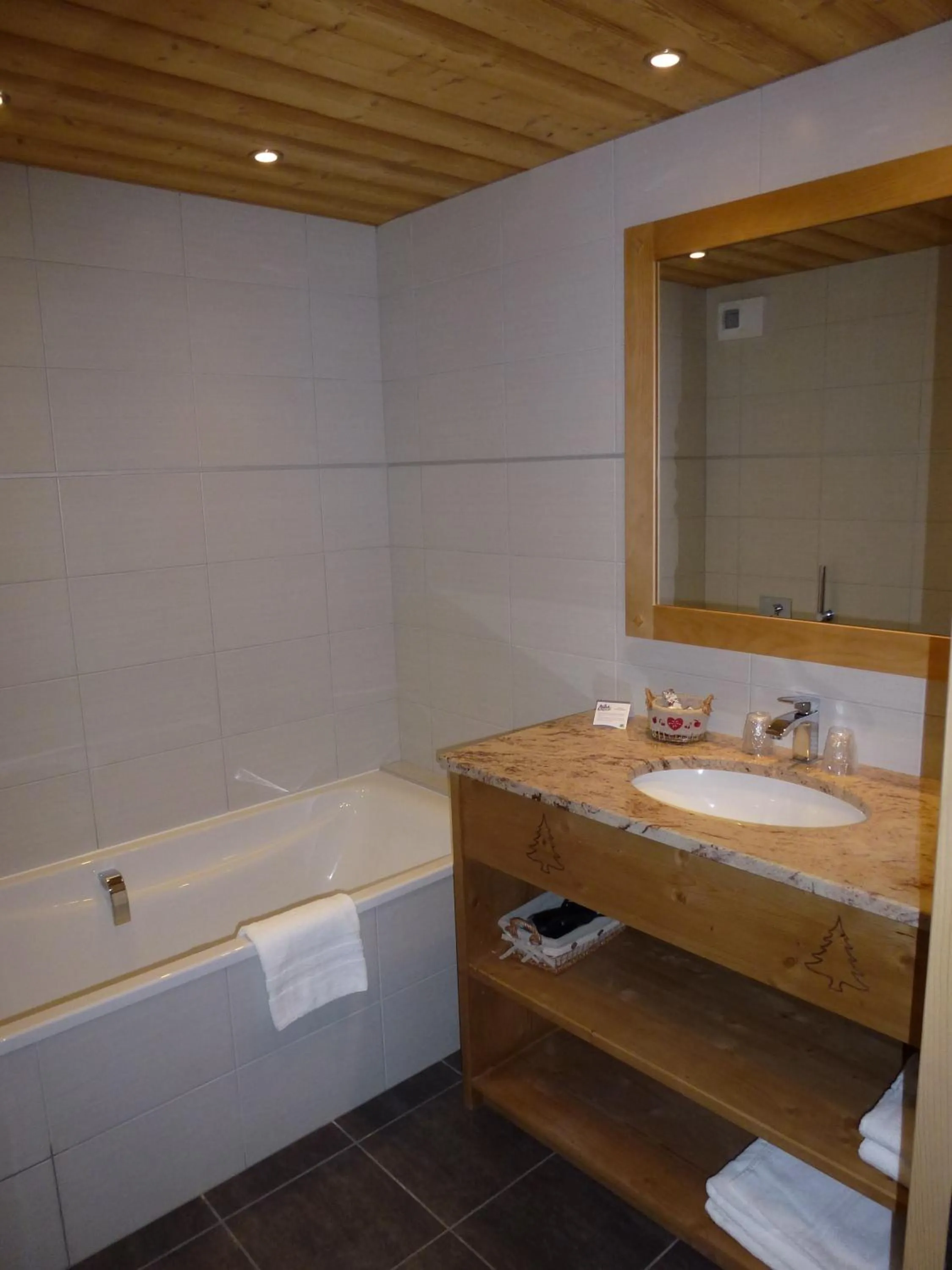 Bathroom in Hôtel Restaurant "Les Sapins" Wellness & Gourmet