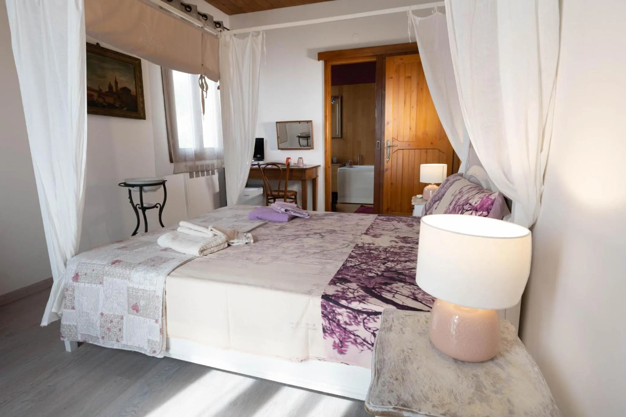 Junior Suite with Balcony - single occupancy in Pizzicalaluna Agriturismo Olistico sulle Colline di Pianoro