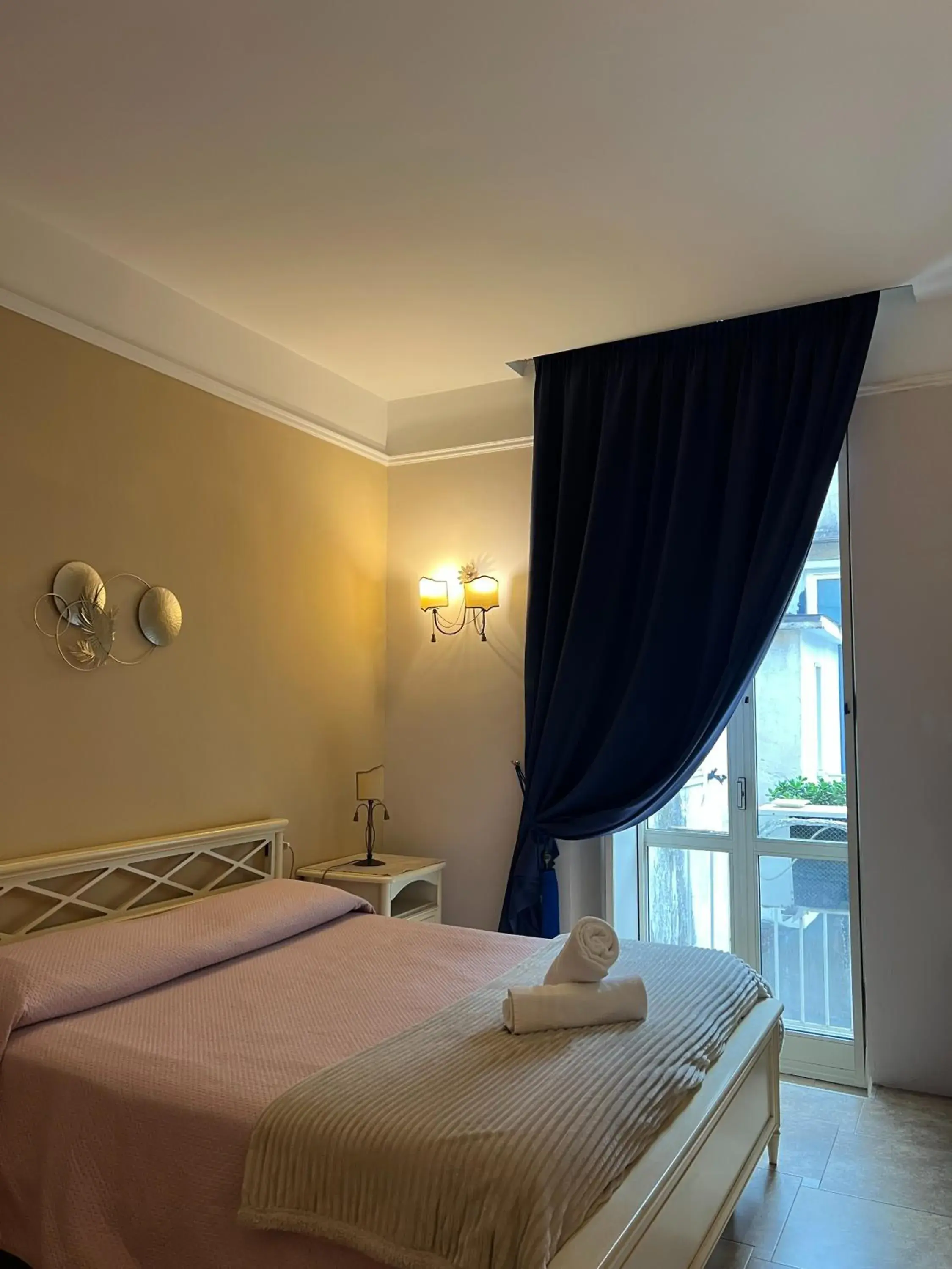 Double Room with Balcony in B&B La Dimora Di Nettuno Double Room with Balcony in B&B La Dimora Di Nettuno