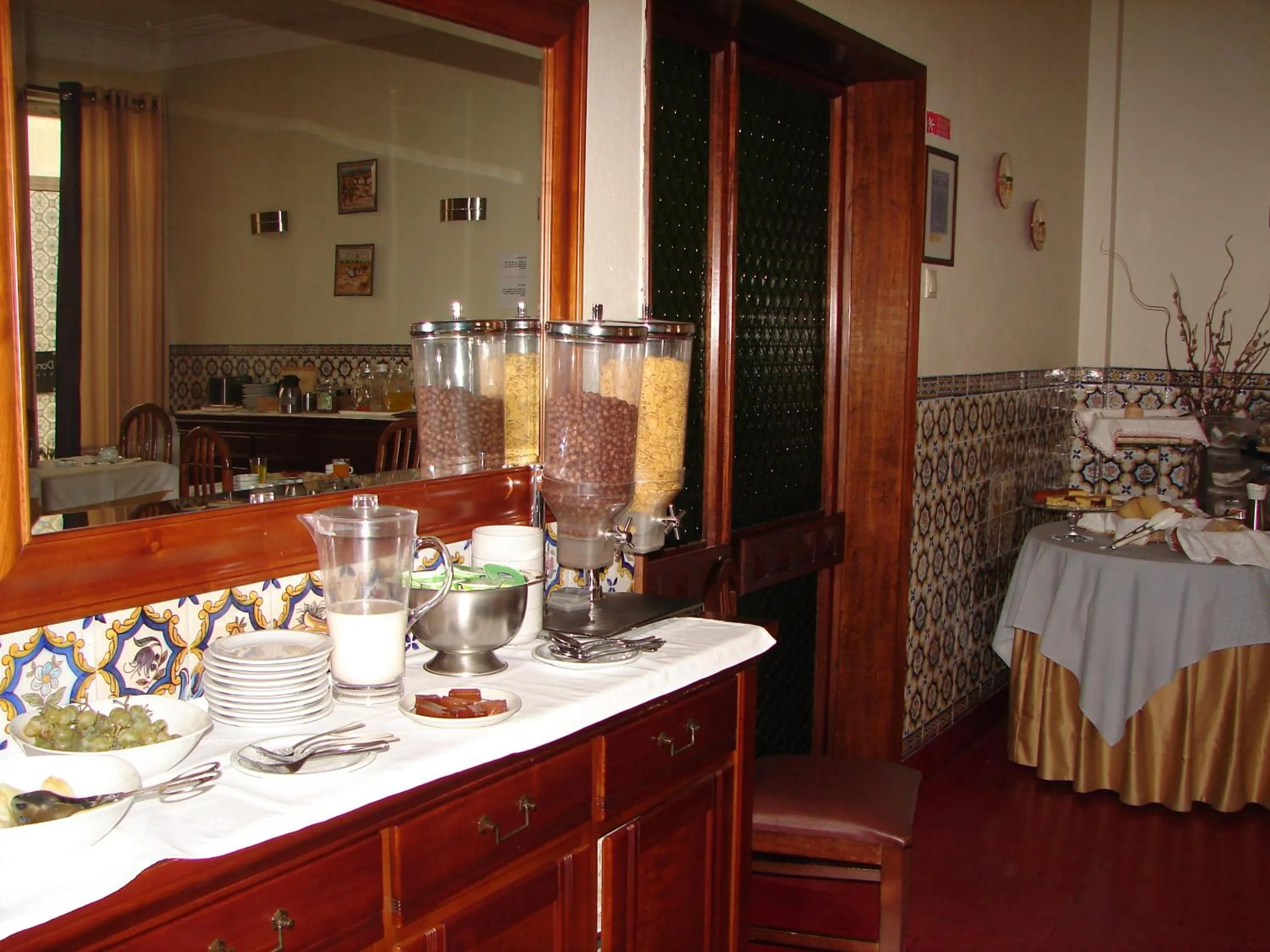 Buffet breakfast in Hotel Santa Barbara