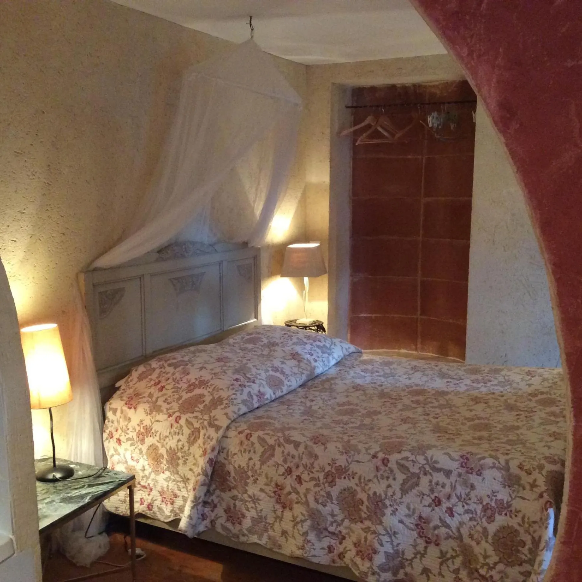 Photo of the whole room, Bed in Gites Climatisés Piscine Chauffée La Balancelle