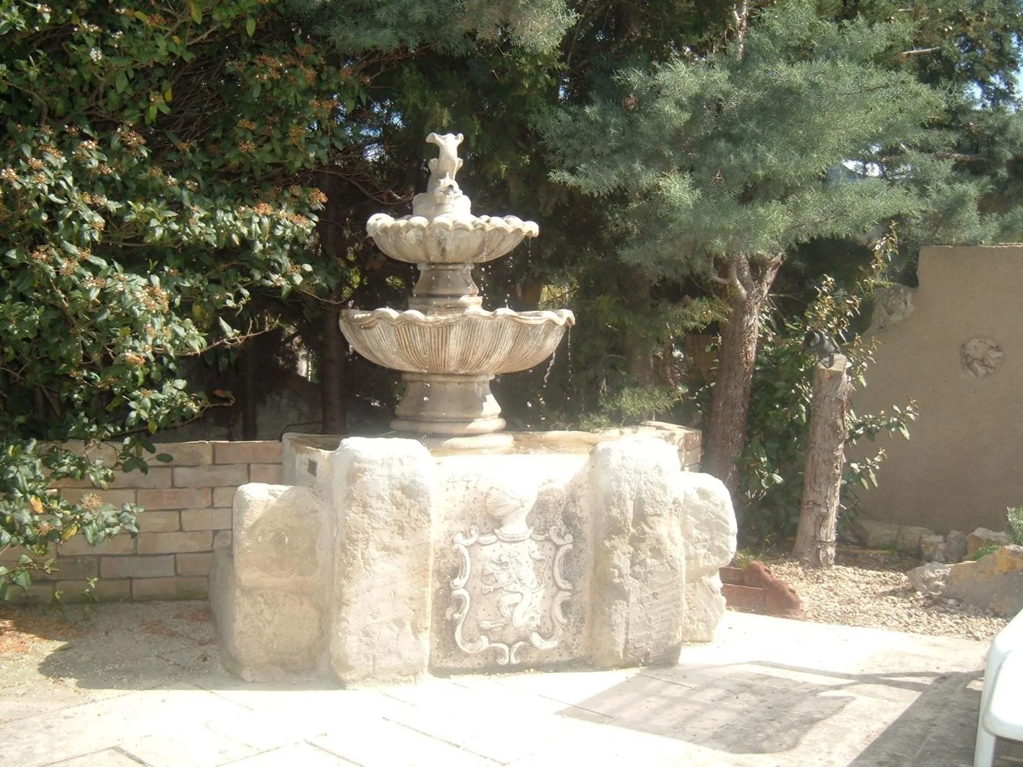 Garden in Gites Climatisés Piscine Chauffée La Balancelle