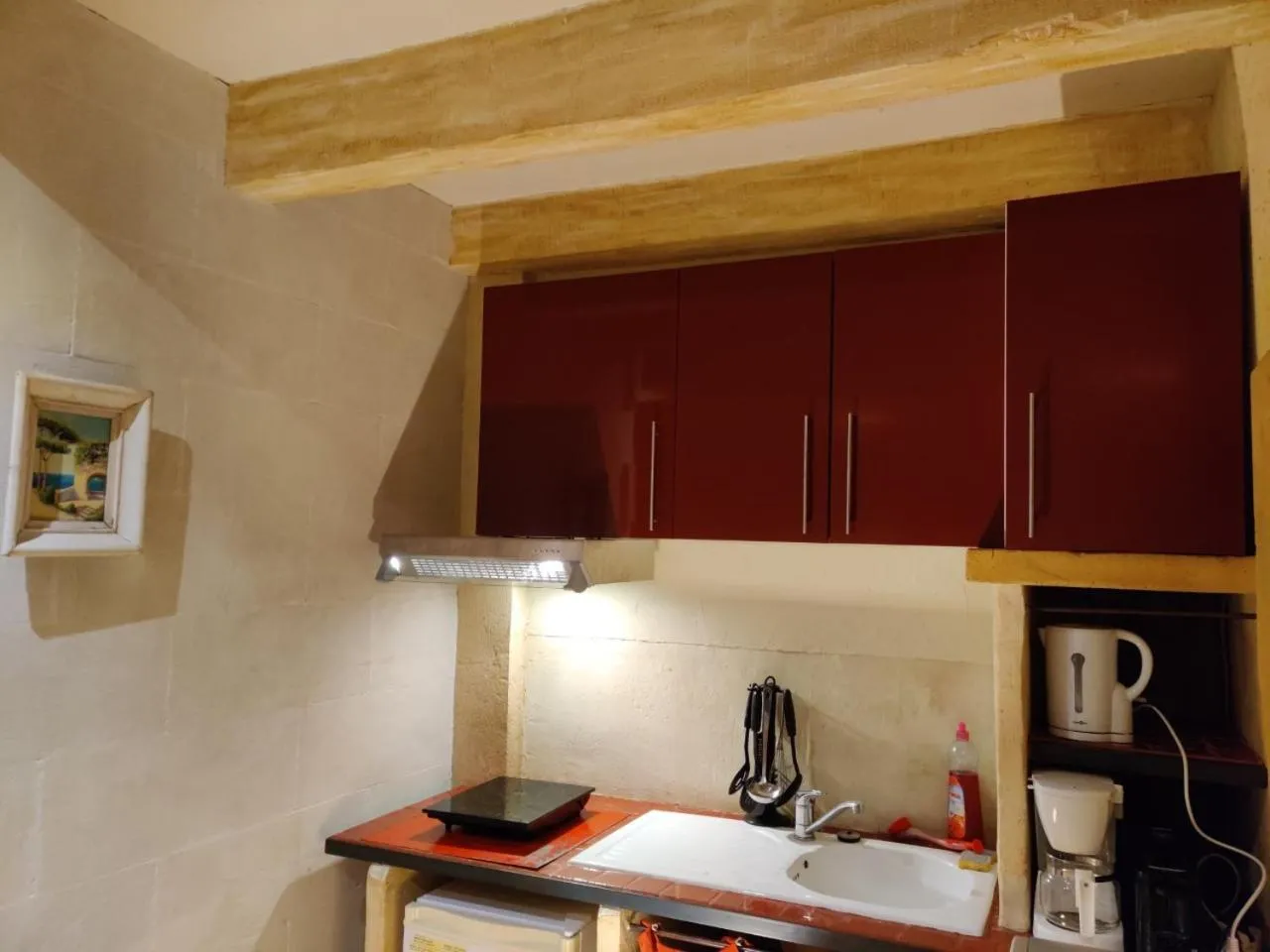 Kitchen or kitchenette in Gites Climatisés Piscine Chauffée La Balancelle