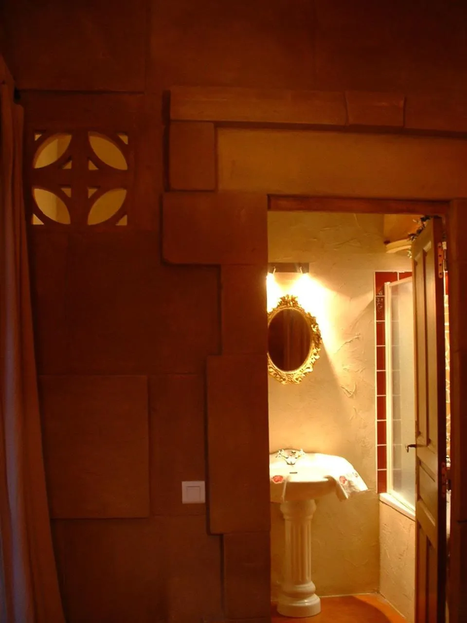 Bathroom in Gites Climatisés Piscine Chauffée La Balancelle