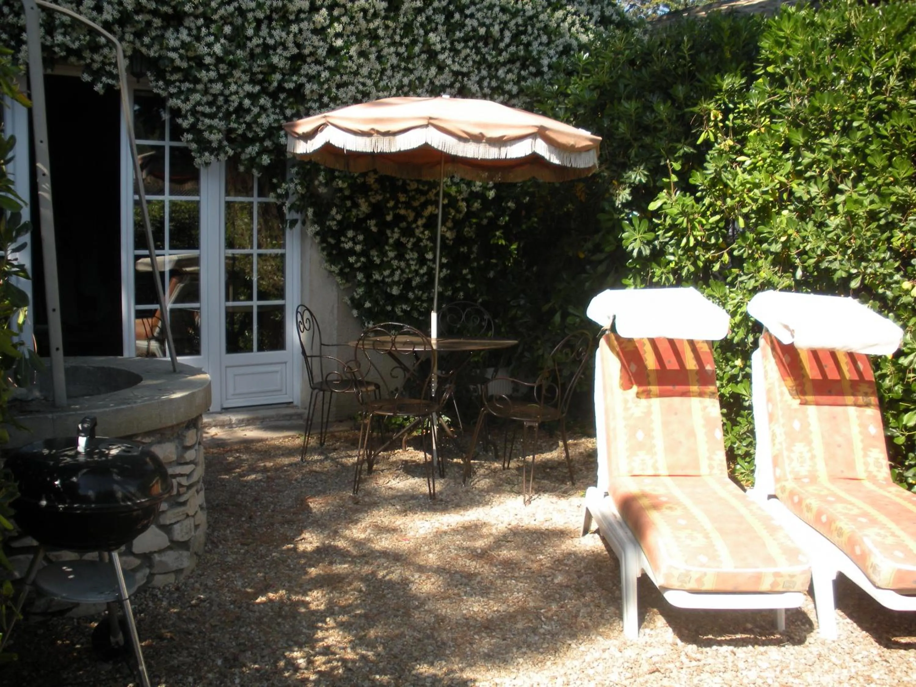Balcony/Terrace in Gites Climatisés Piscine Chauffée La Balancelle
