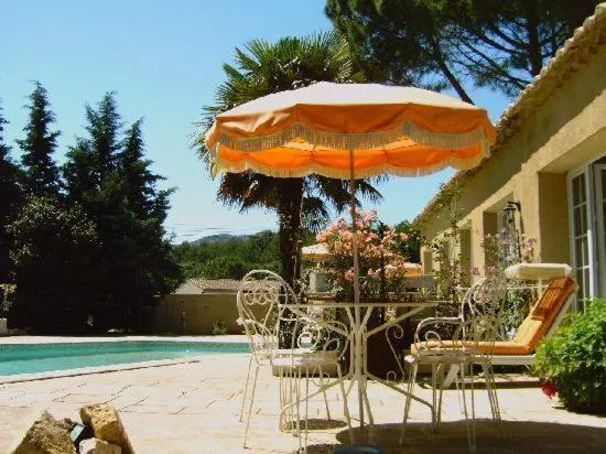 Balcony/Terrace in Gites Climatisés Piscine Chauffée La Balancelle