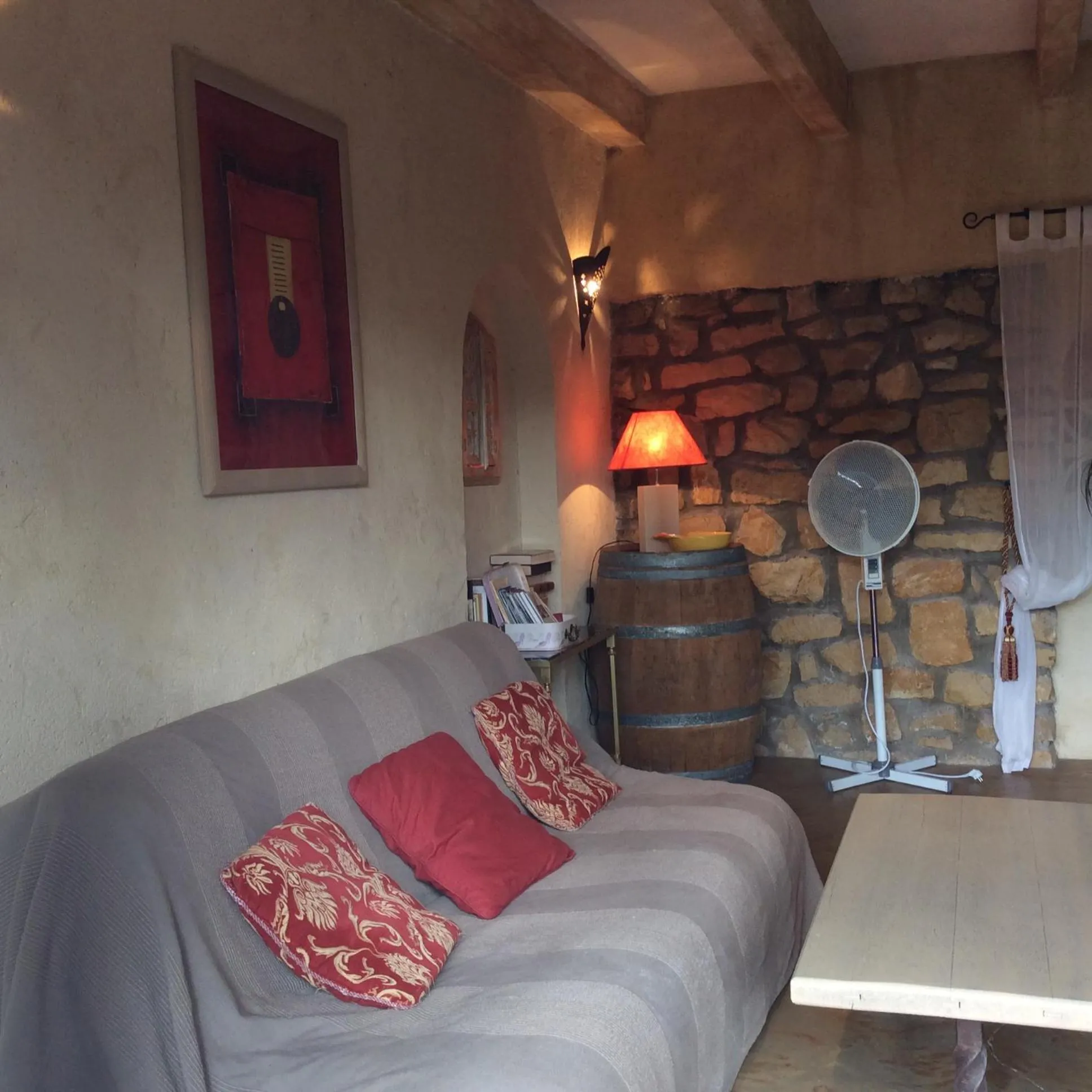 Living room in Gites Climatisés Piscine Chauffée La Balancelle