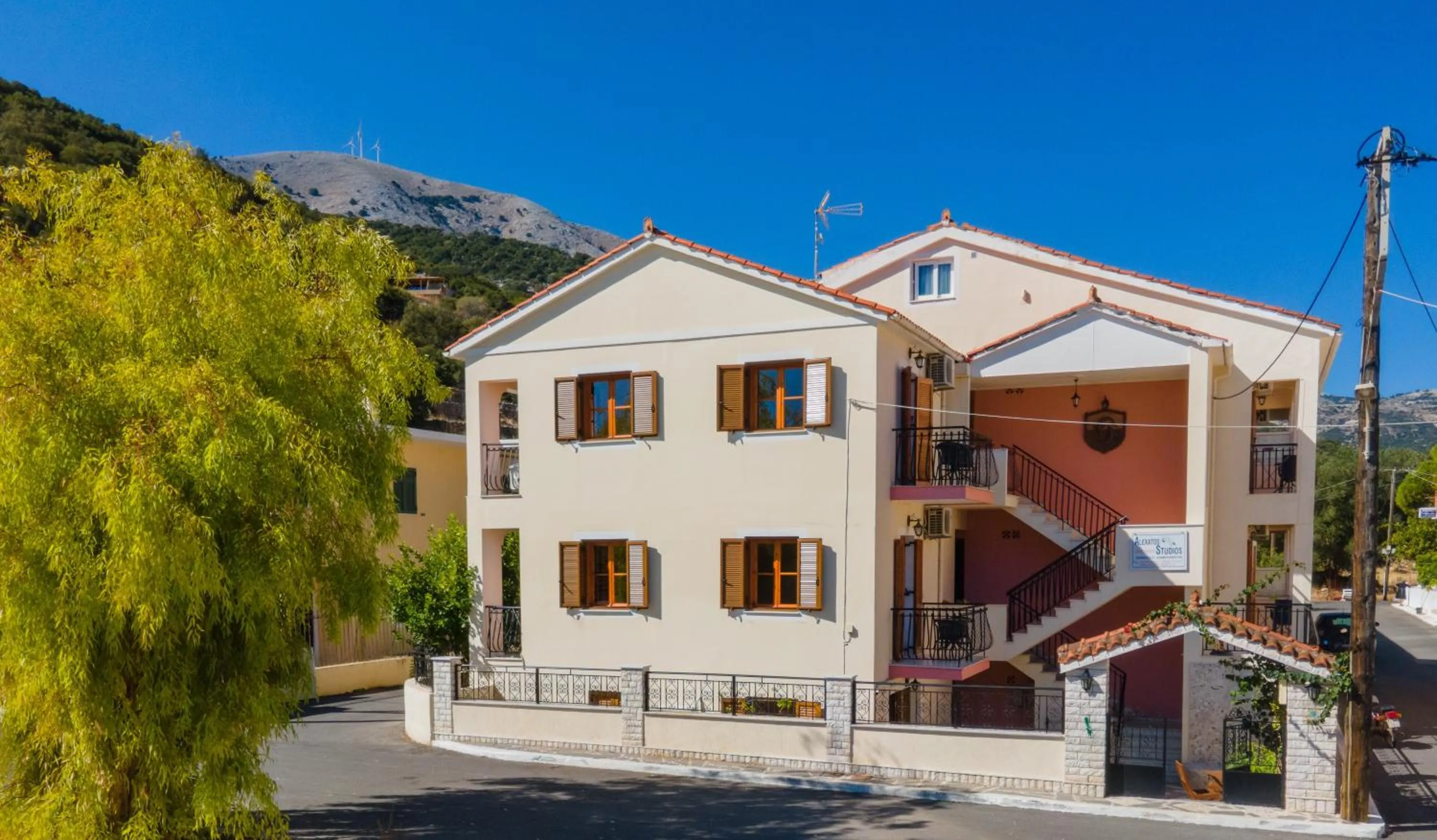 Alexatos Studios & Apartments