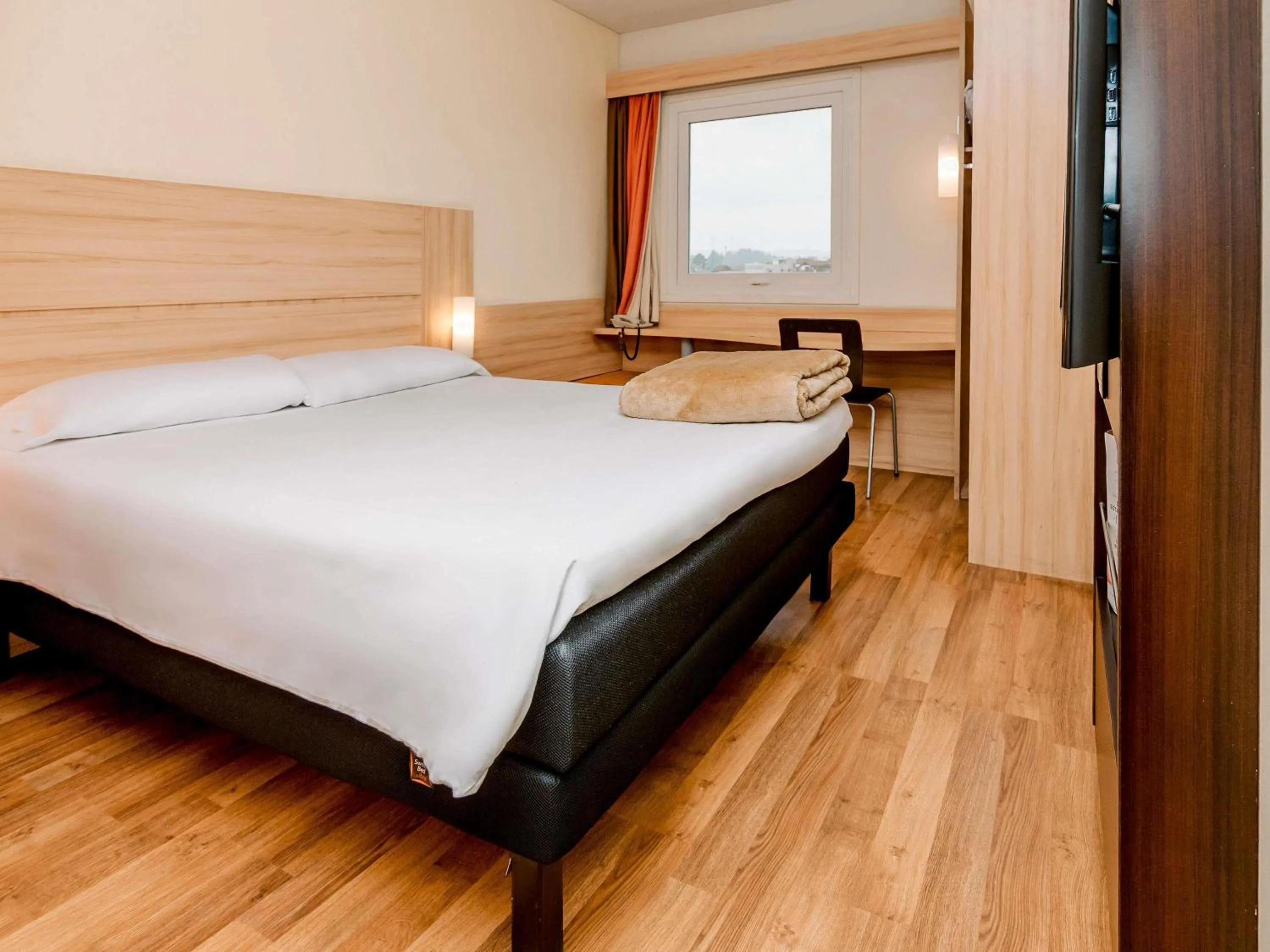 Bedroom, Bed in ibis Concepcion