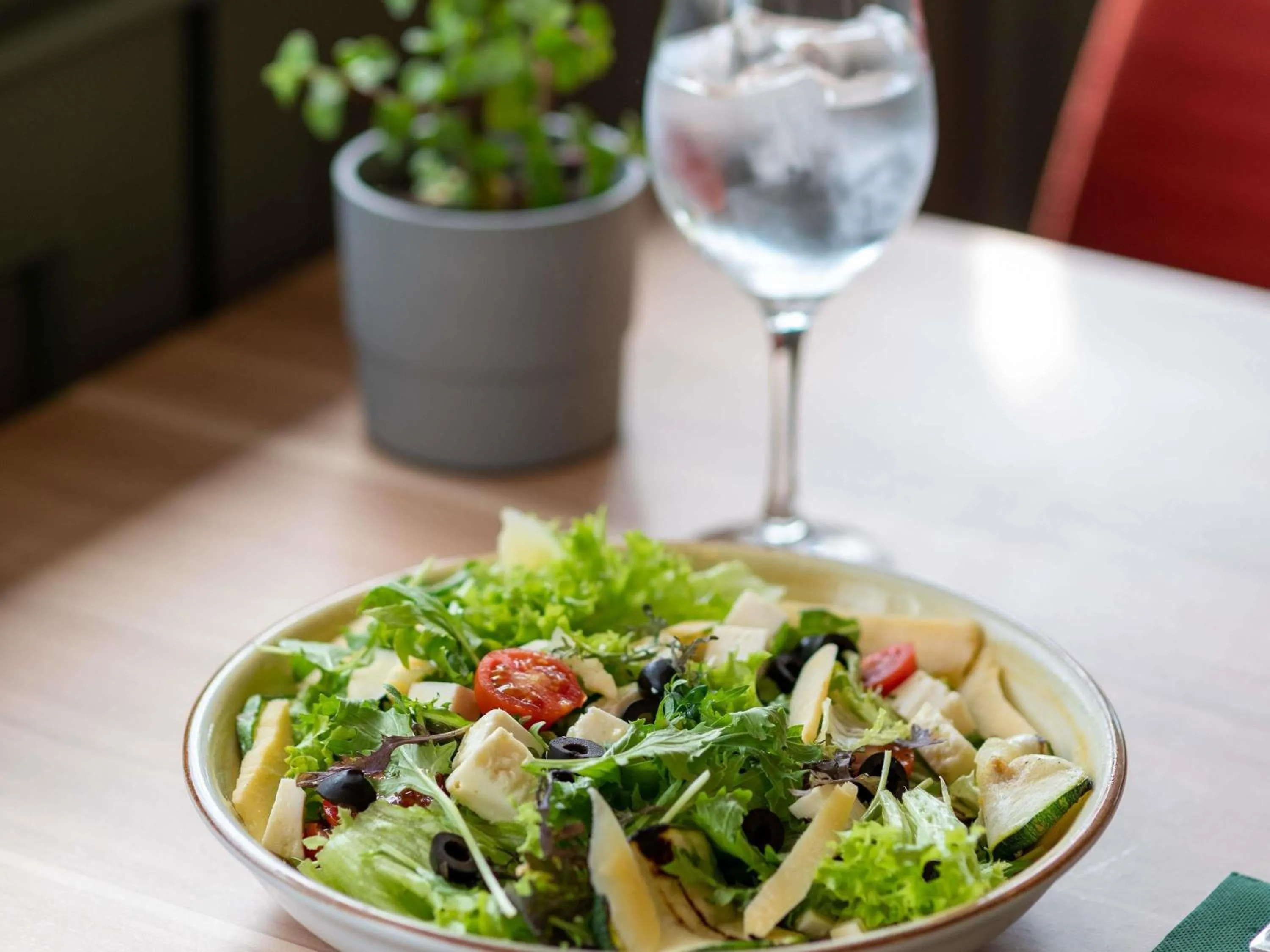 Restaurant/places to eat in ibis Concepcion