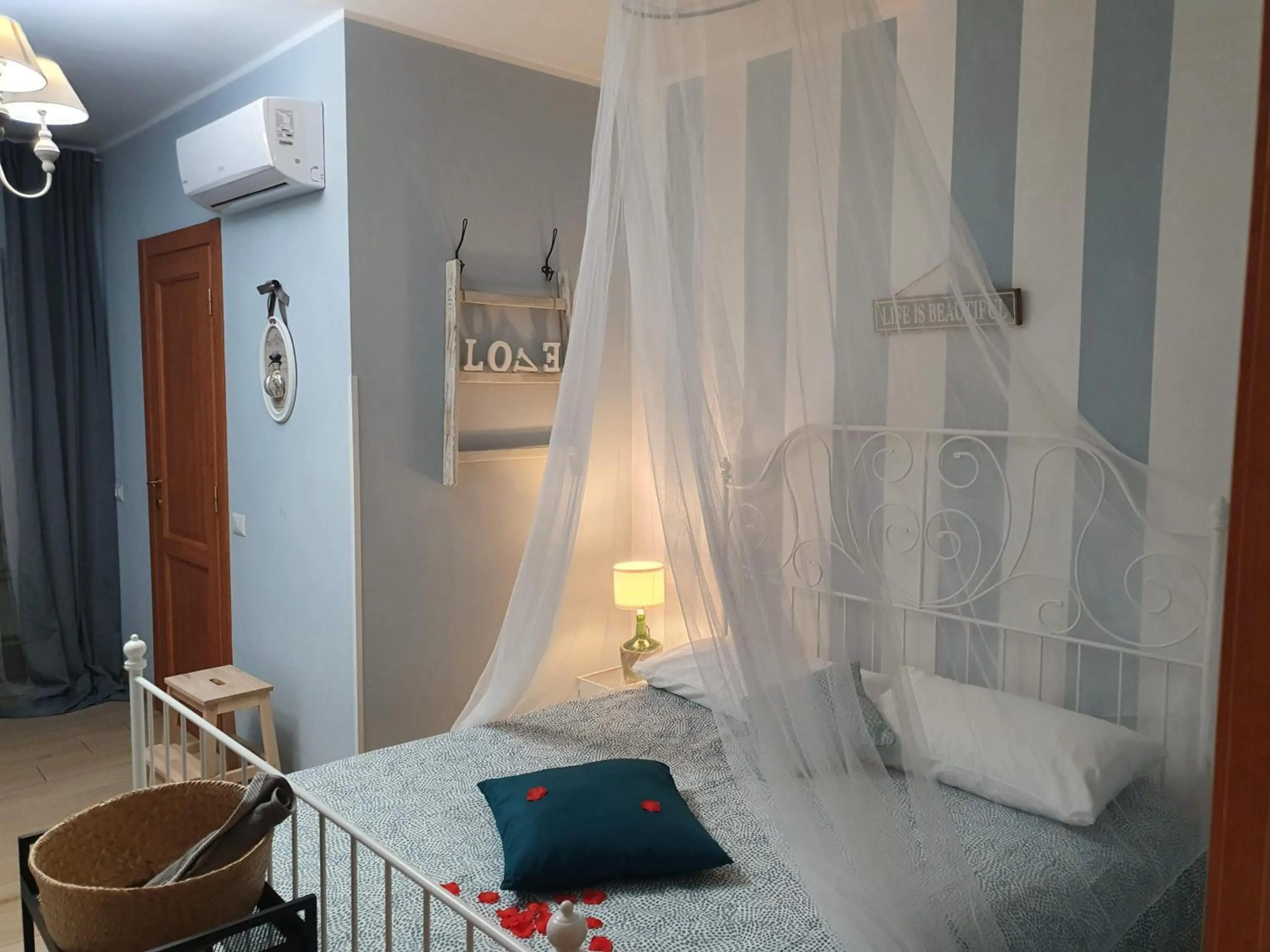 Bedroom, Bed in Hercules House - Il riposo degli Eroi