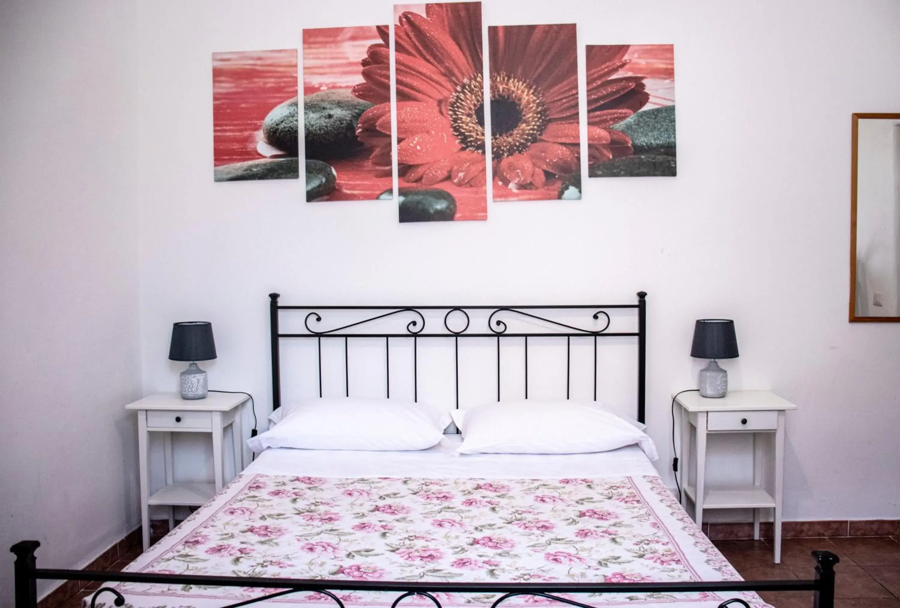 Quadruple Room with Private Bathroom - single occupancy in Villa Susanna Quadruple Room with Private Bathroom - single occupancy in Villa Susanna