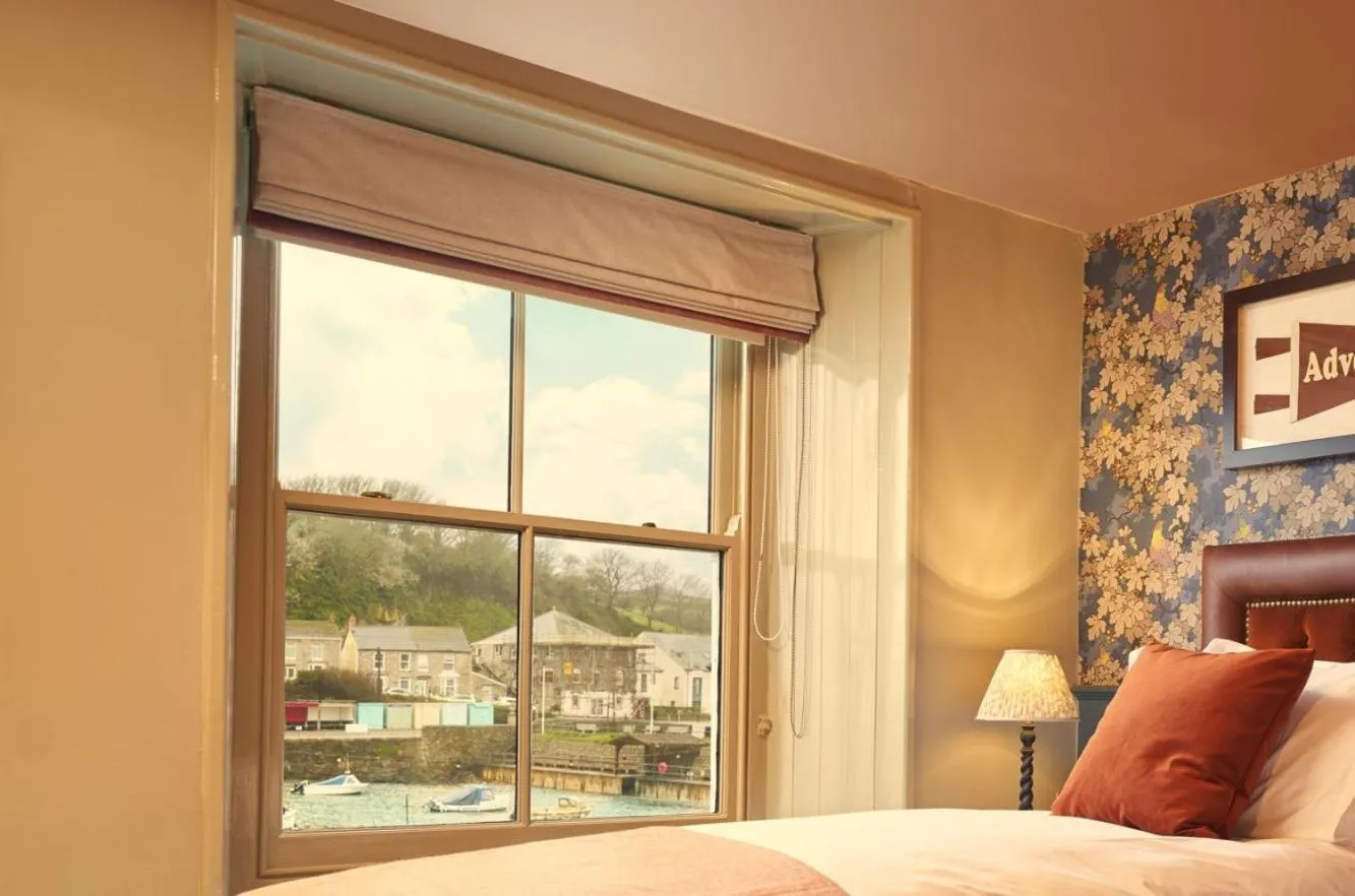 View (from property/room), Bed in Harbour Inn