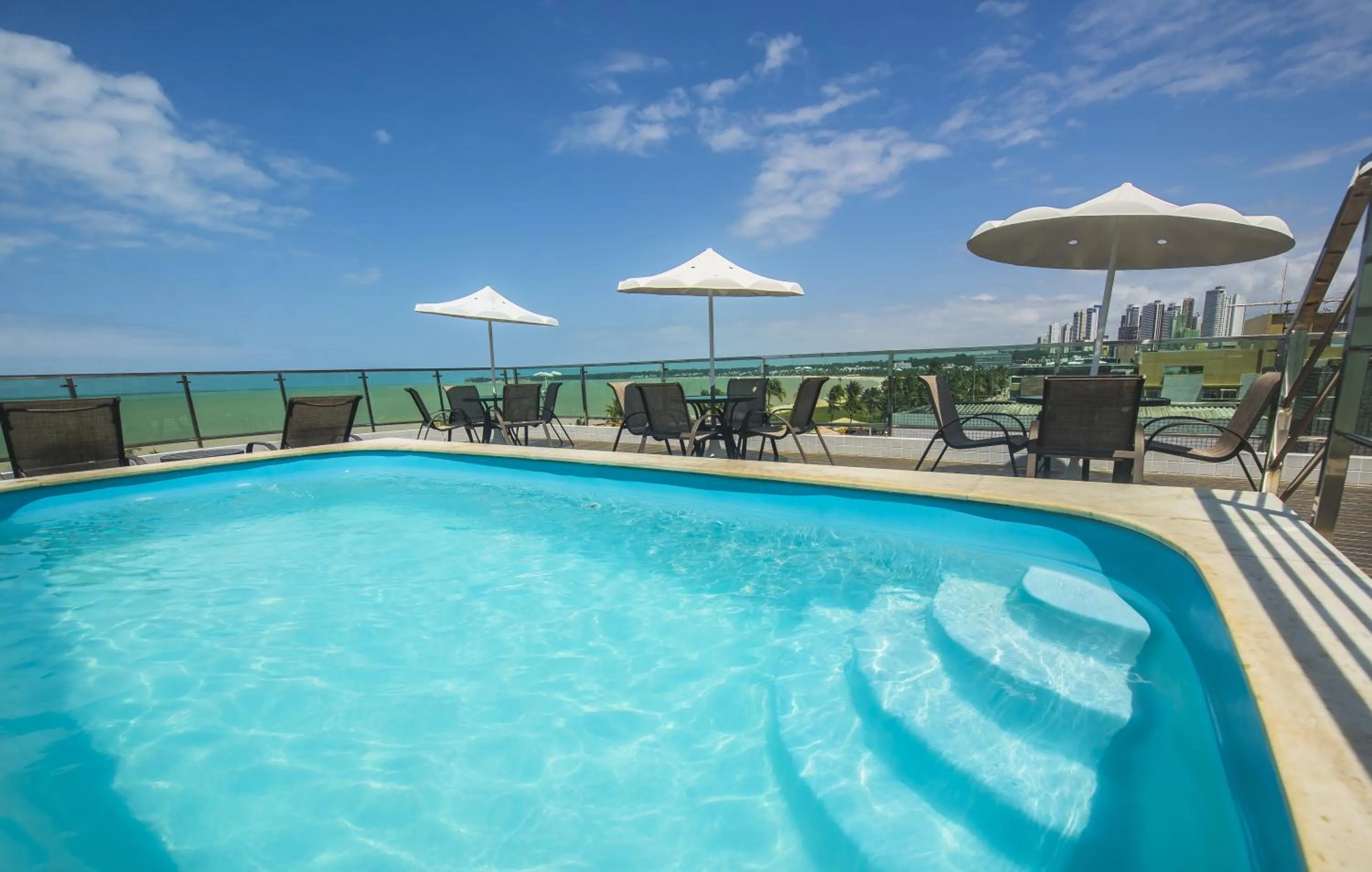 Swimming pool in Hotel Corais de Tambau