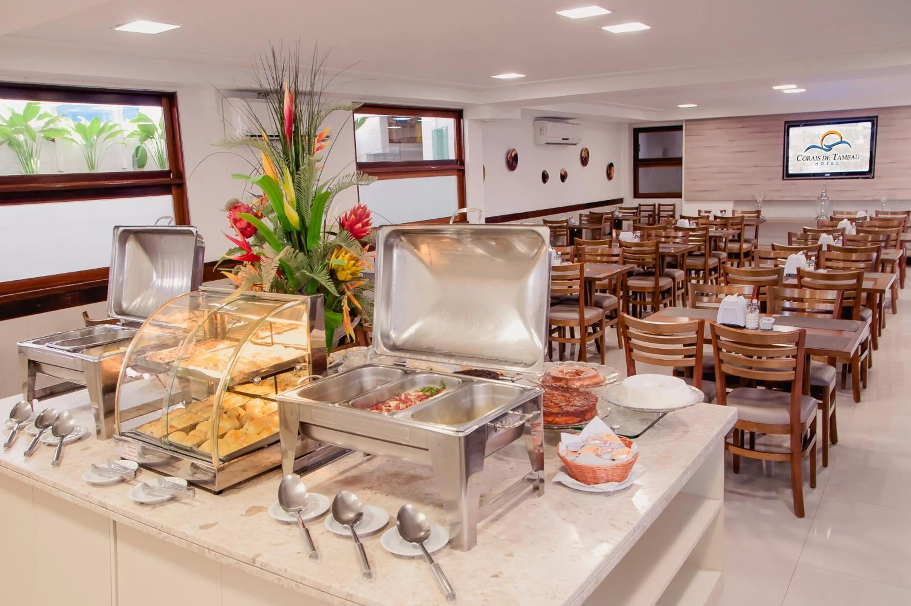 Restaurant/places to eat in Hotel Corais de Tambau