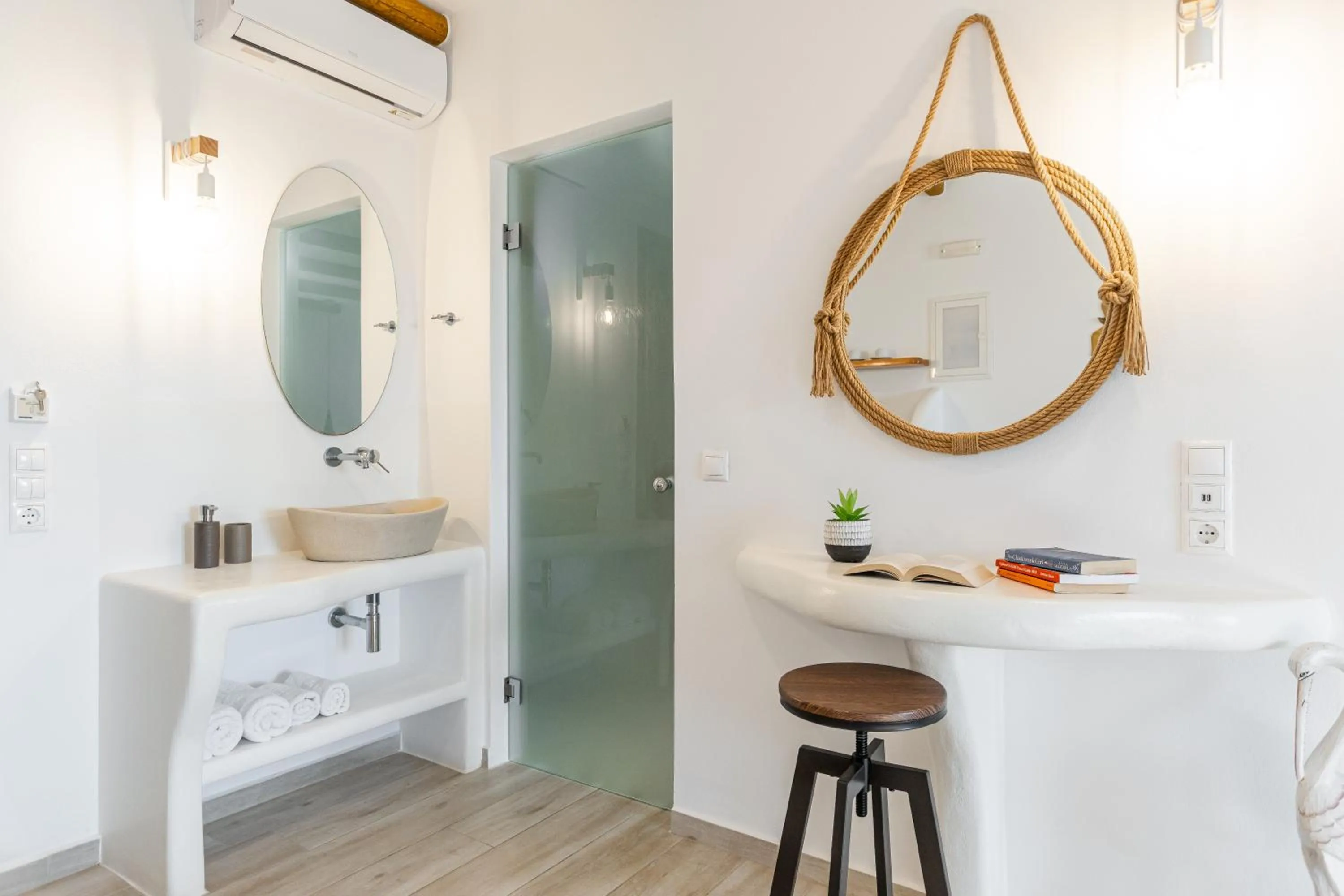 Shower in Marine Dream