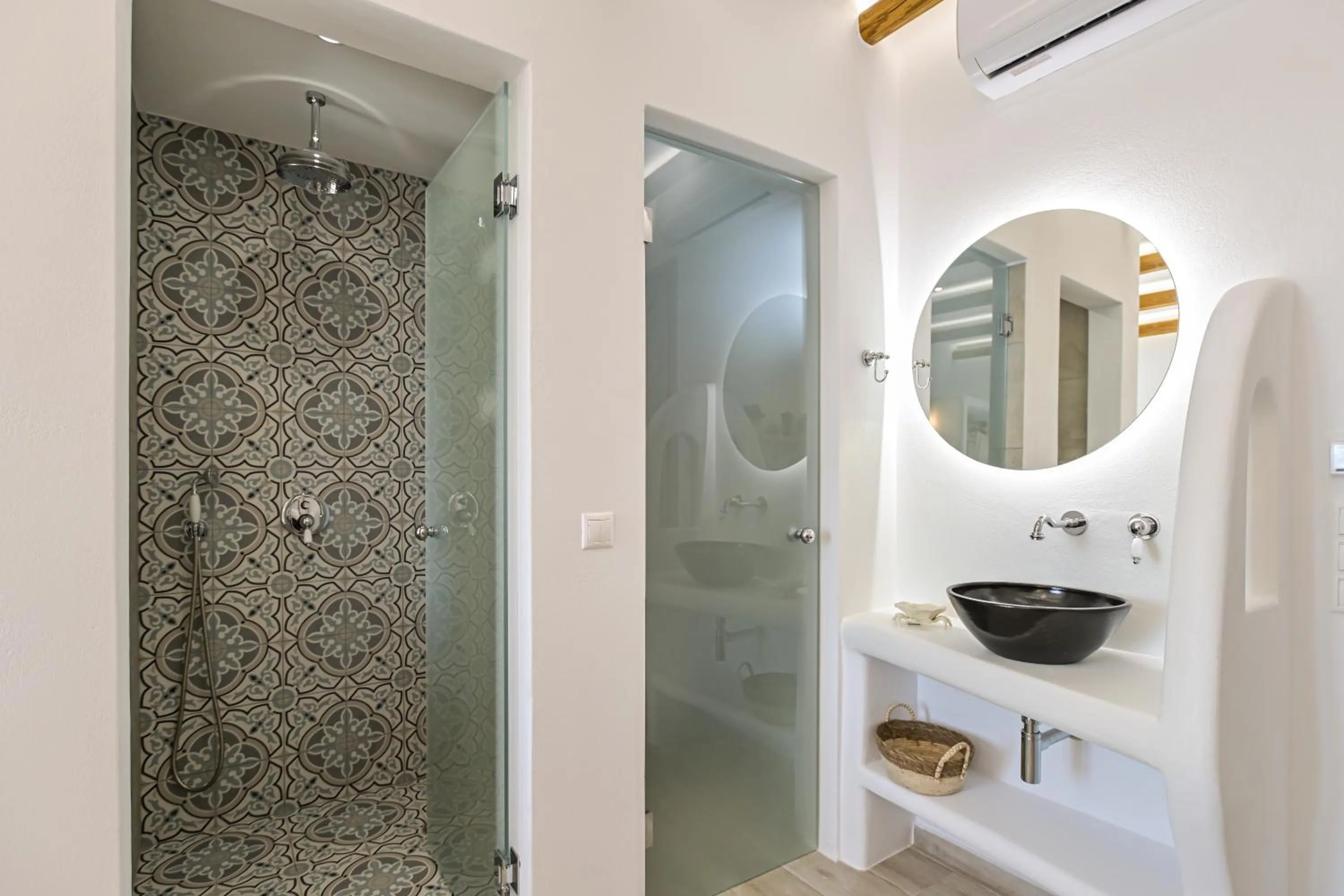 Shower in Marine Dream