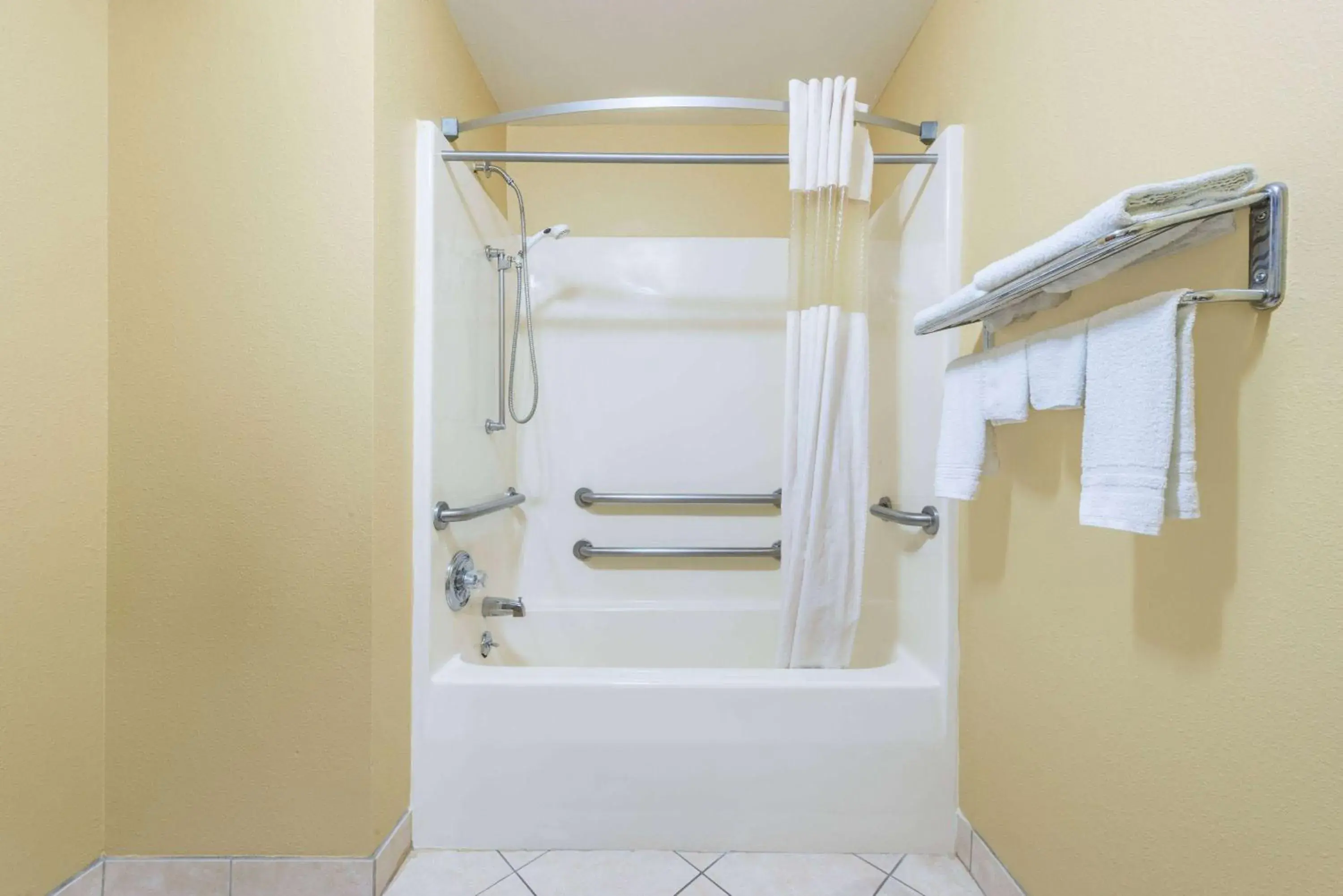 Photo of the whole room in Super 8 by Wyndham Troy IL/St. Louis Area Photo of the whole room in Super 8 by Wyndham Troy IL/St. Louis Area