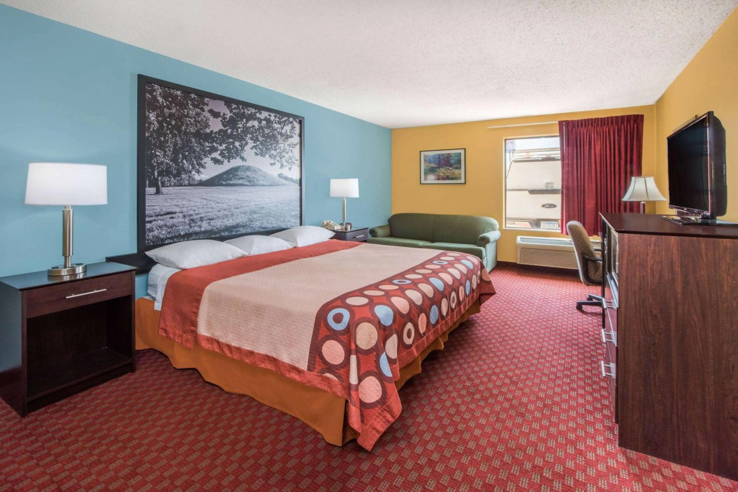 Photo of the whole room, Bed in Super 8 by Wyndham Troy IL/St. Louis Area