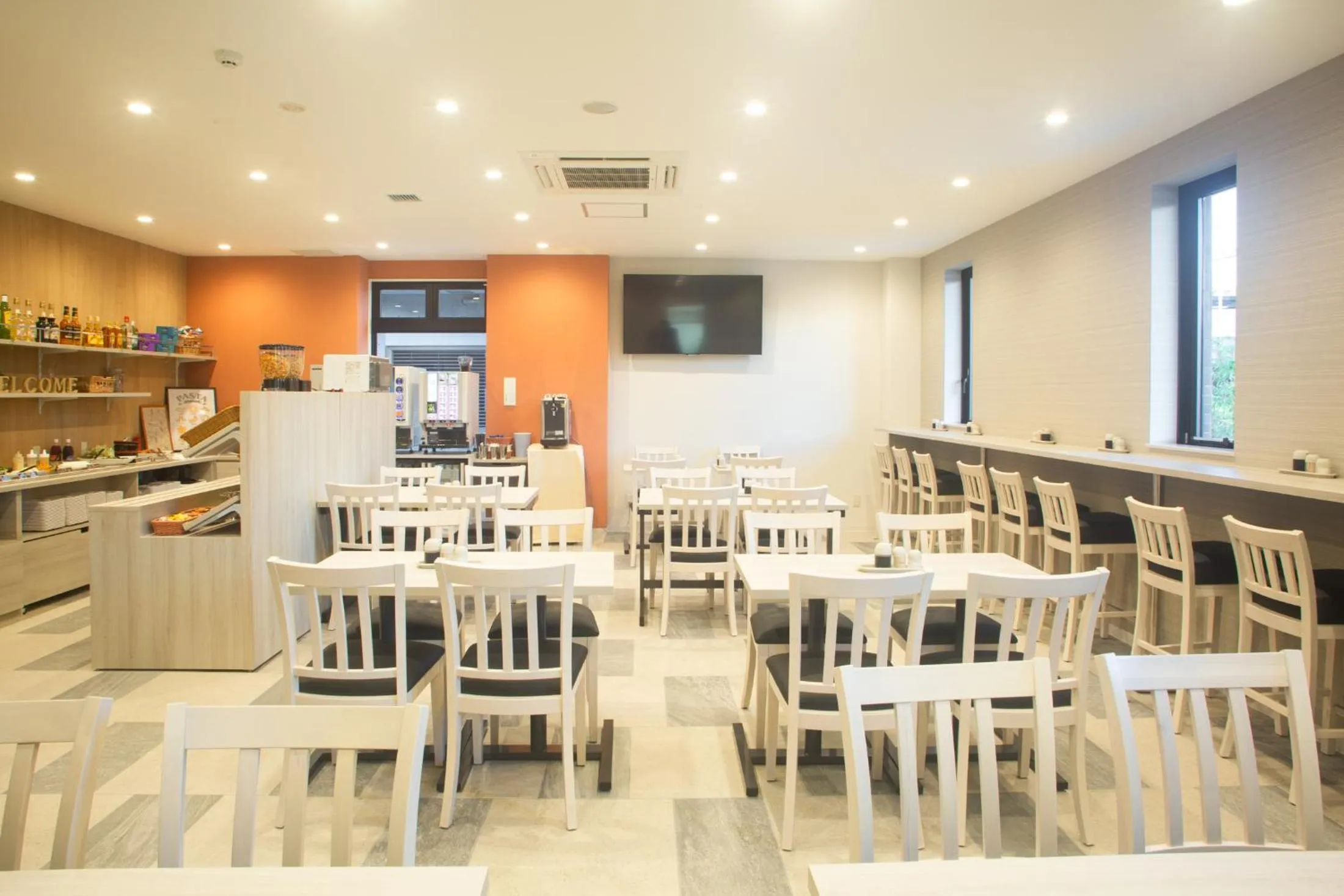 Restaurant/places to eat in Kuretake Inn Nankai Sakai-Ekimae