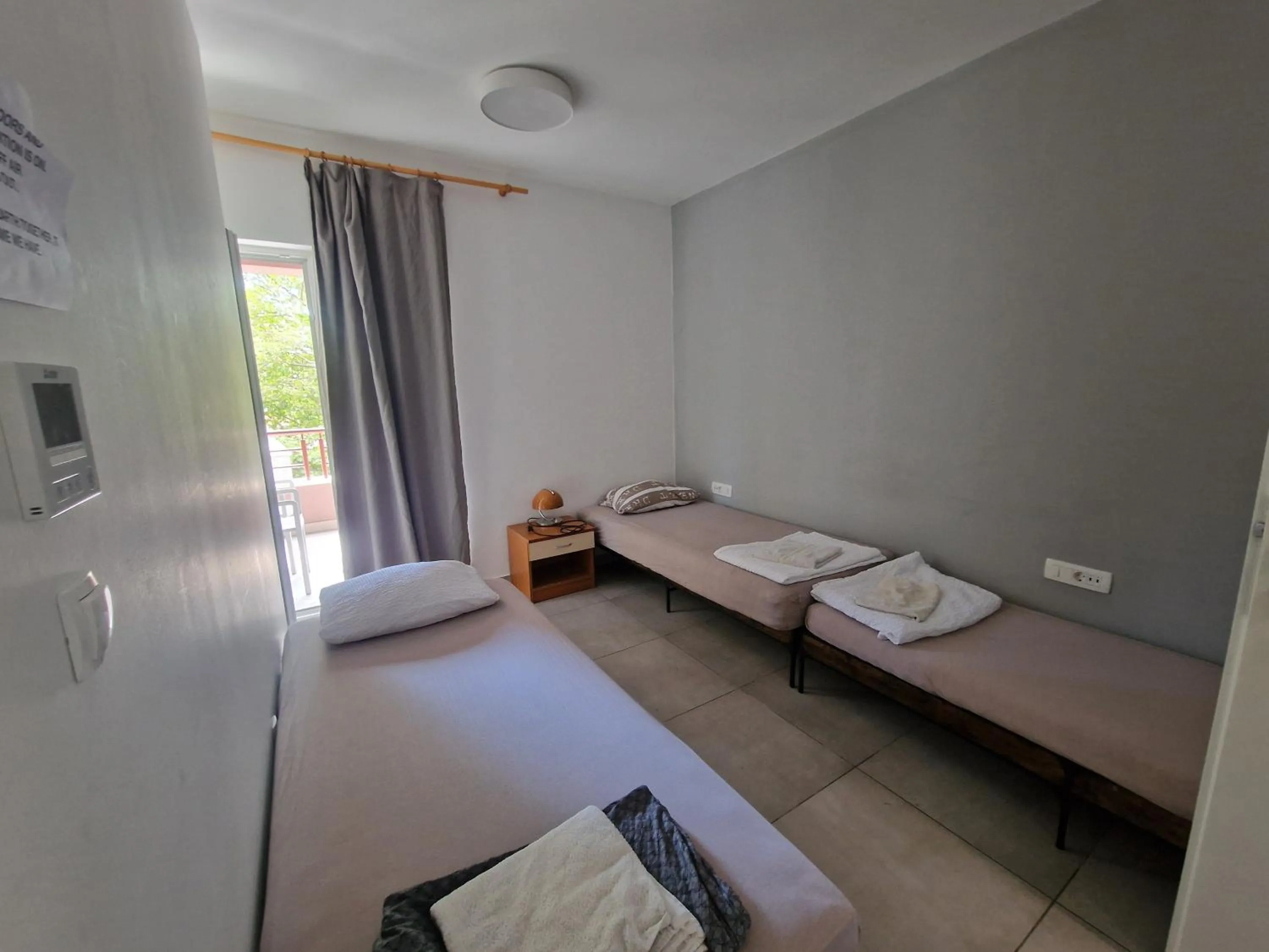SUBTUB Hostel Makarska