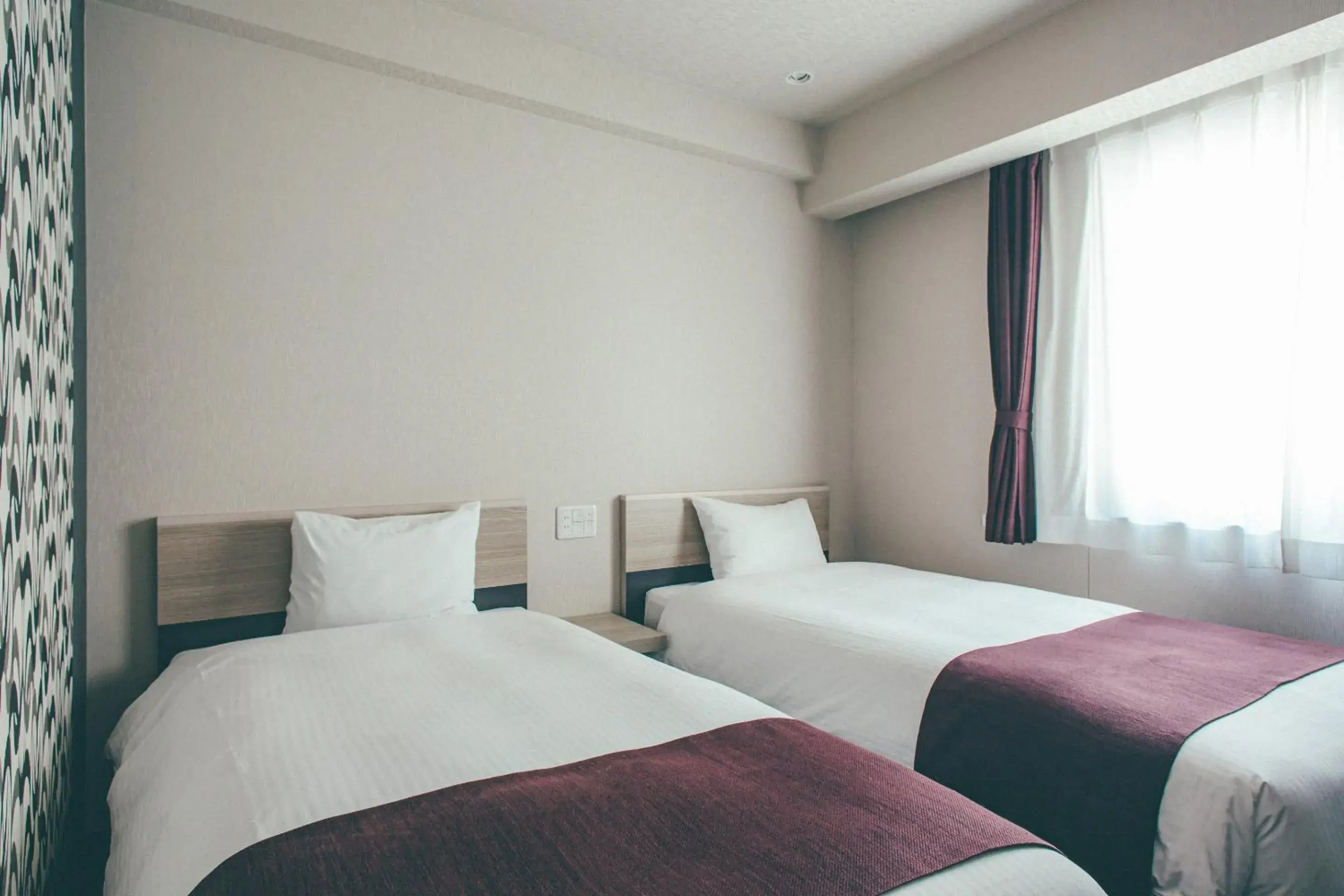 Economy Twin Room - Non-Smoking in Kuretake Inn Osaka Midousuji Hommachi Economy Twin Room - Non-Smoking in Kuretake Inn Osaka Midousuji Hommachi