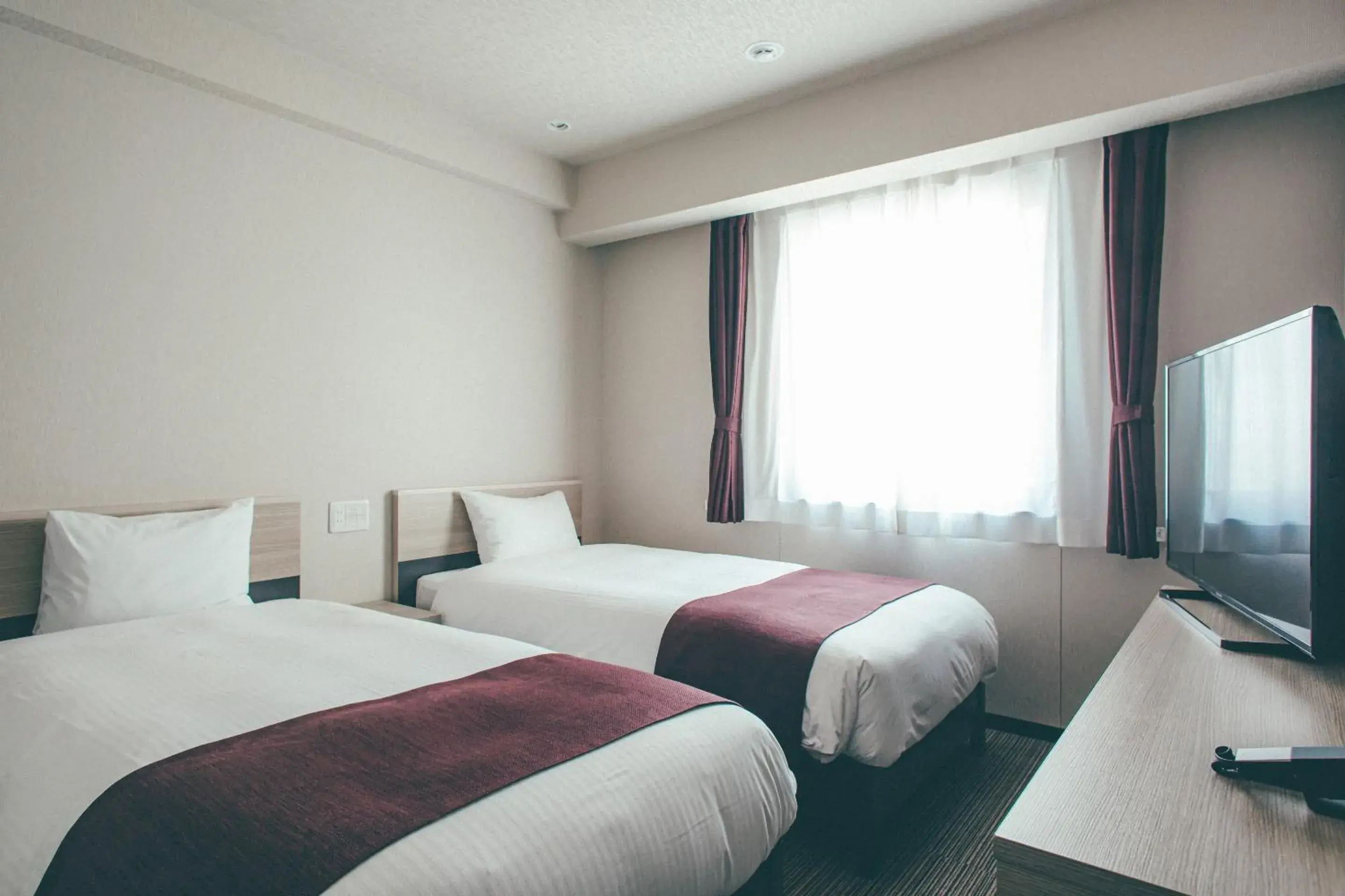 Economy Twin Room - Non-Smoking in Kuretake Inn Osaka Midousuji Hommachi Economy Twin Room - Non-Smoking in Kuretake Inn Osaka Midousuji Hommachi