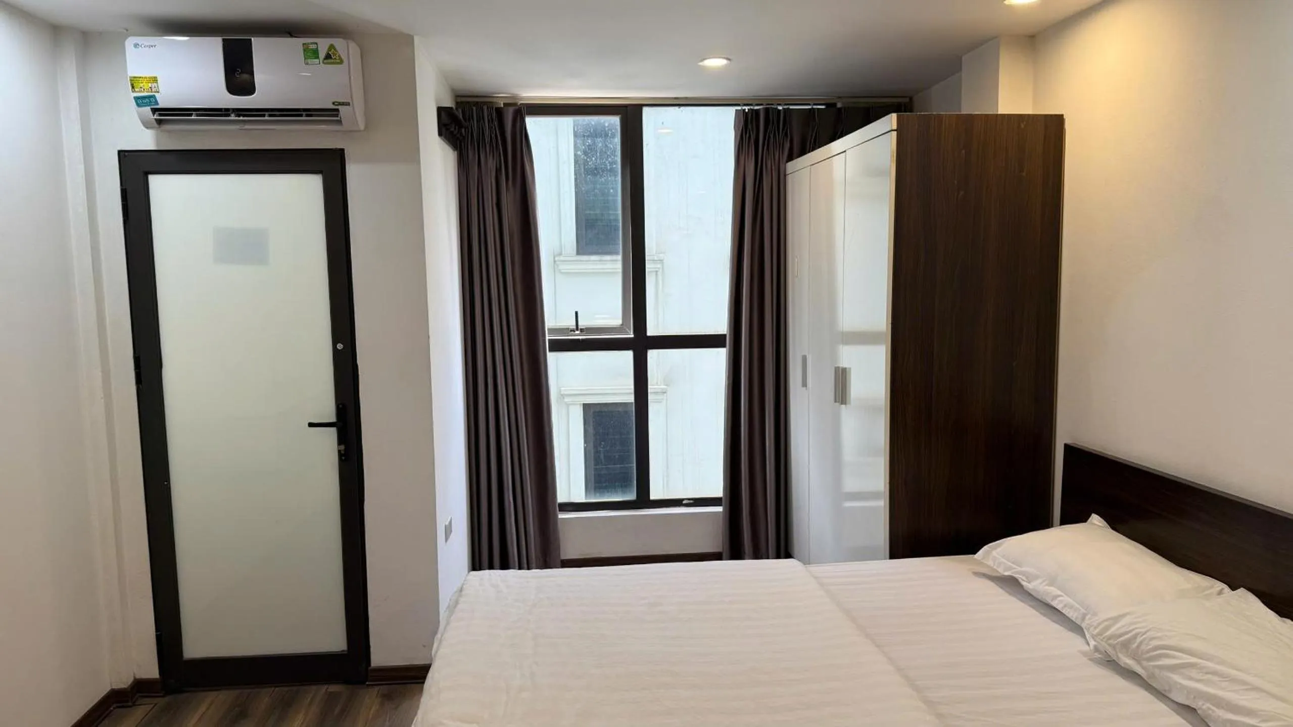 Bed in Era Ha Yen Apartment