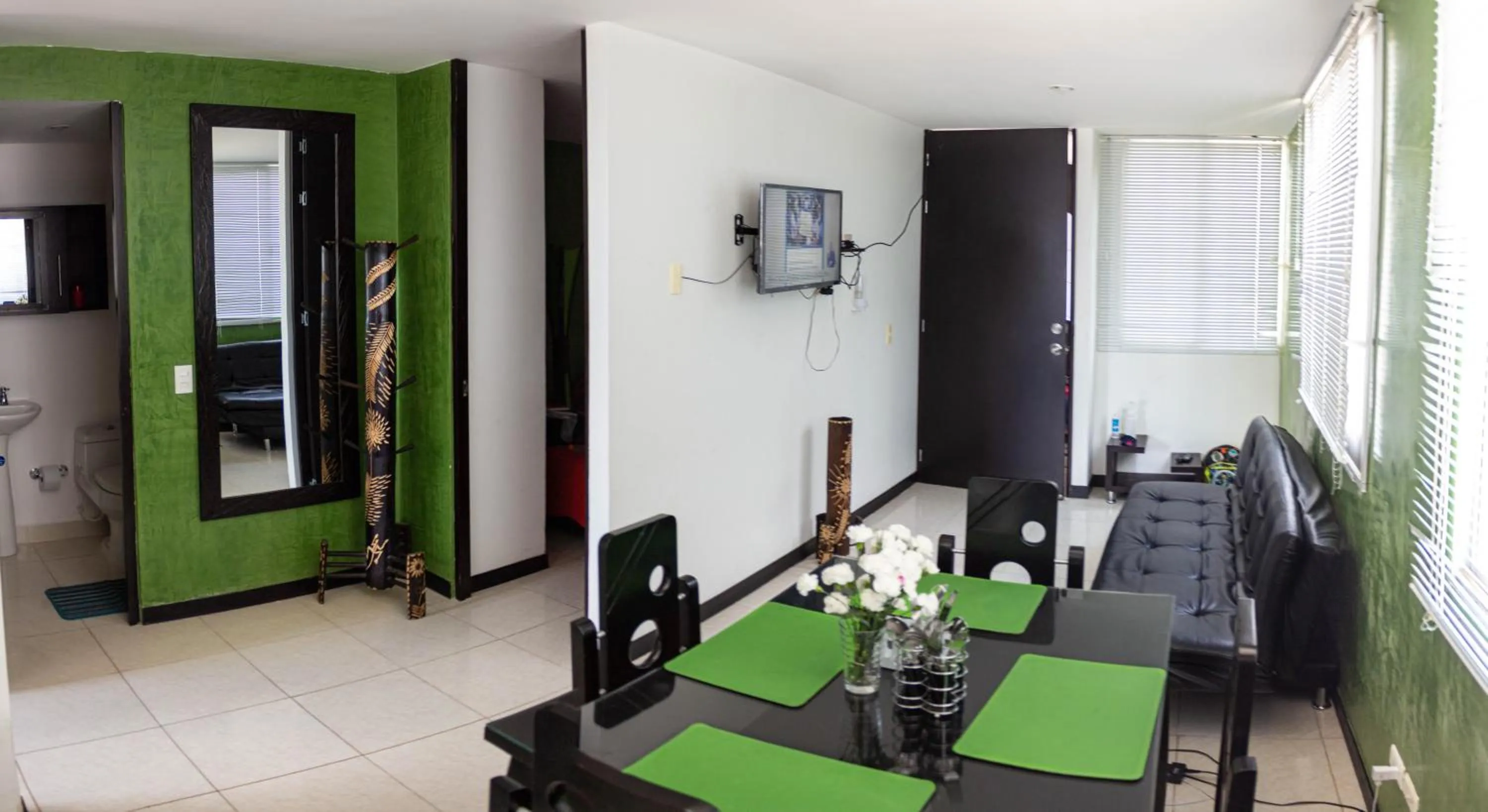 Communal lounge/ TV room in Apartamento Parque del Café
