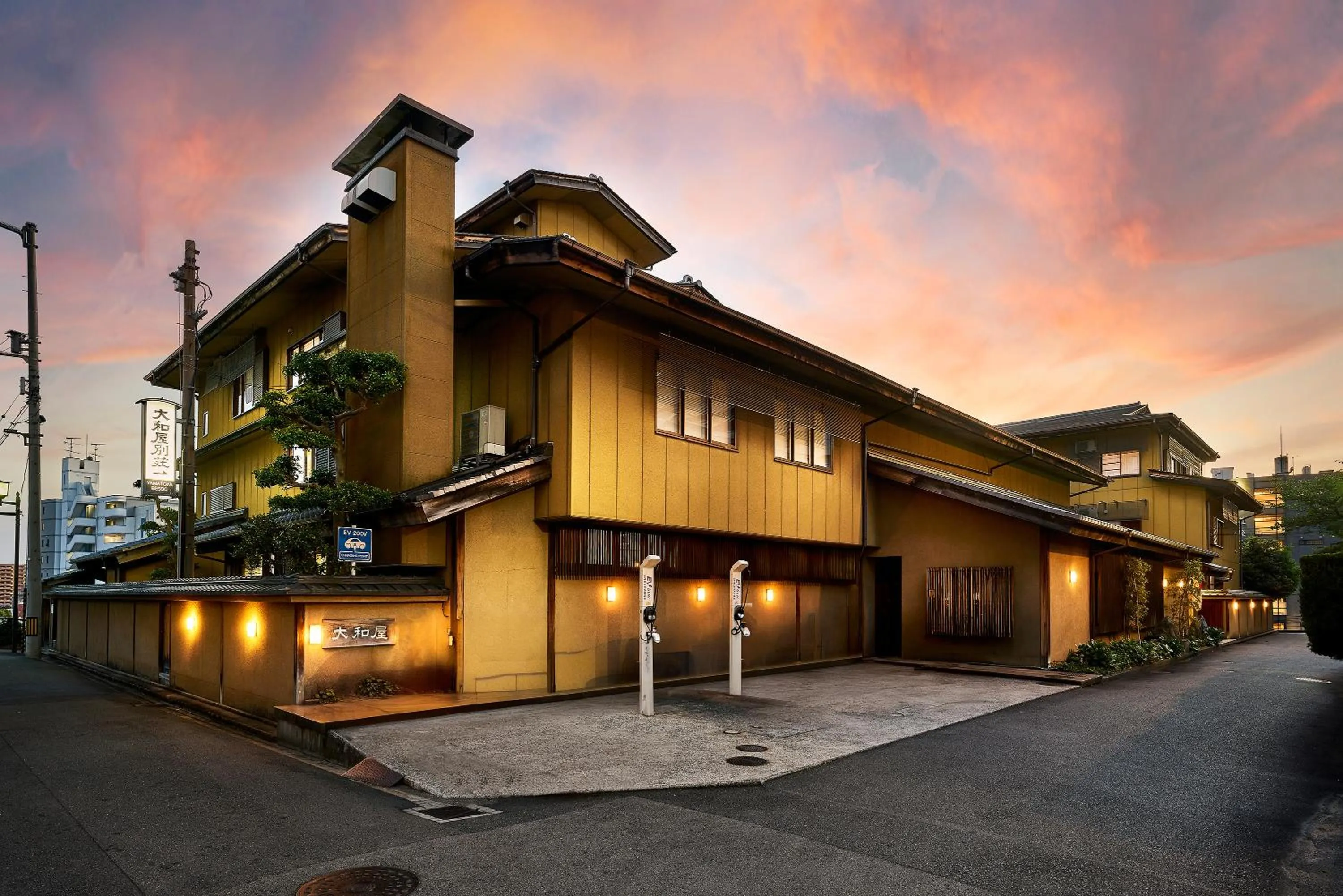 Property building in Yamatoya Besso