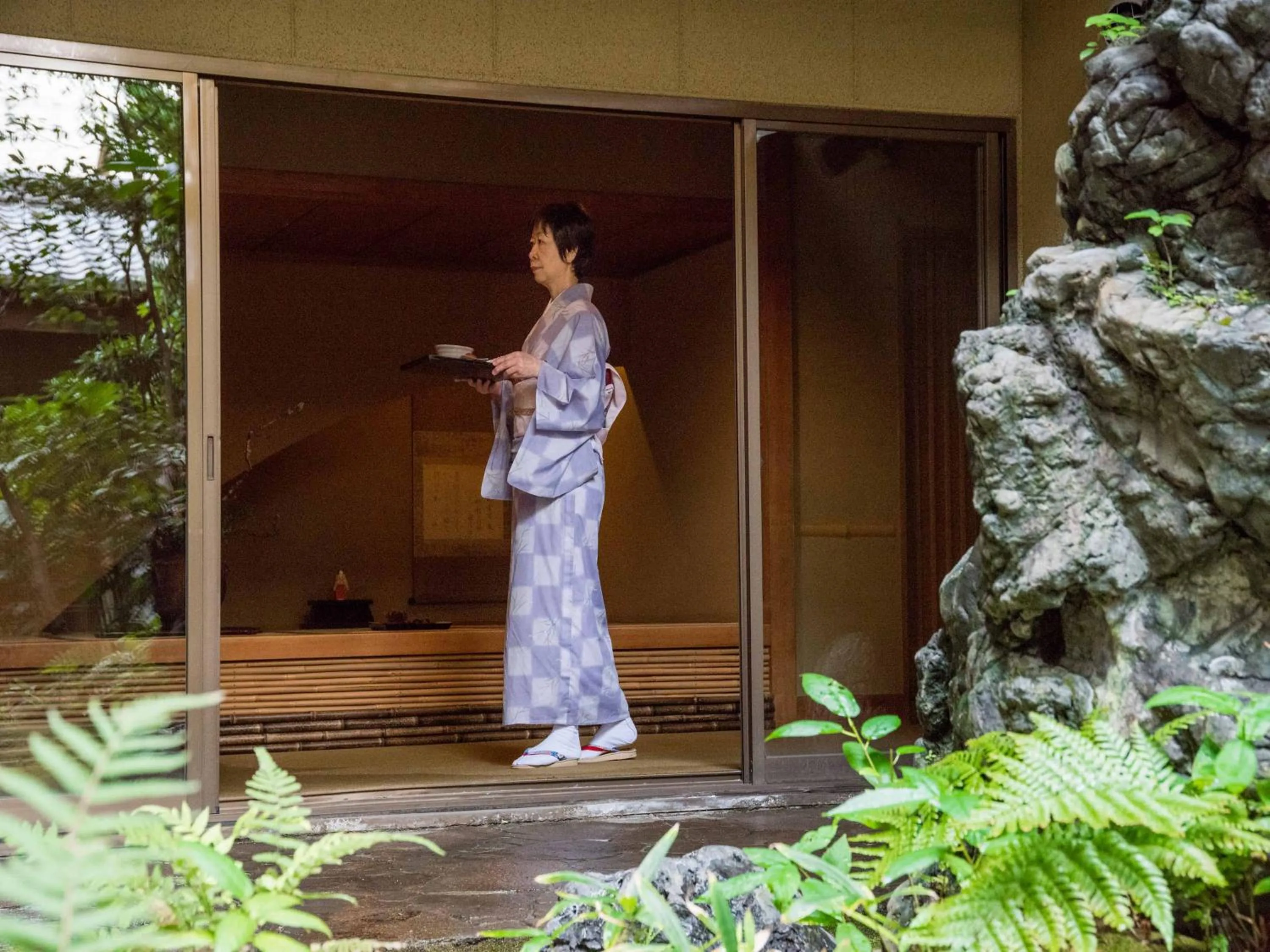 Staff in Yamatoya Besso