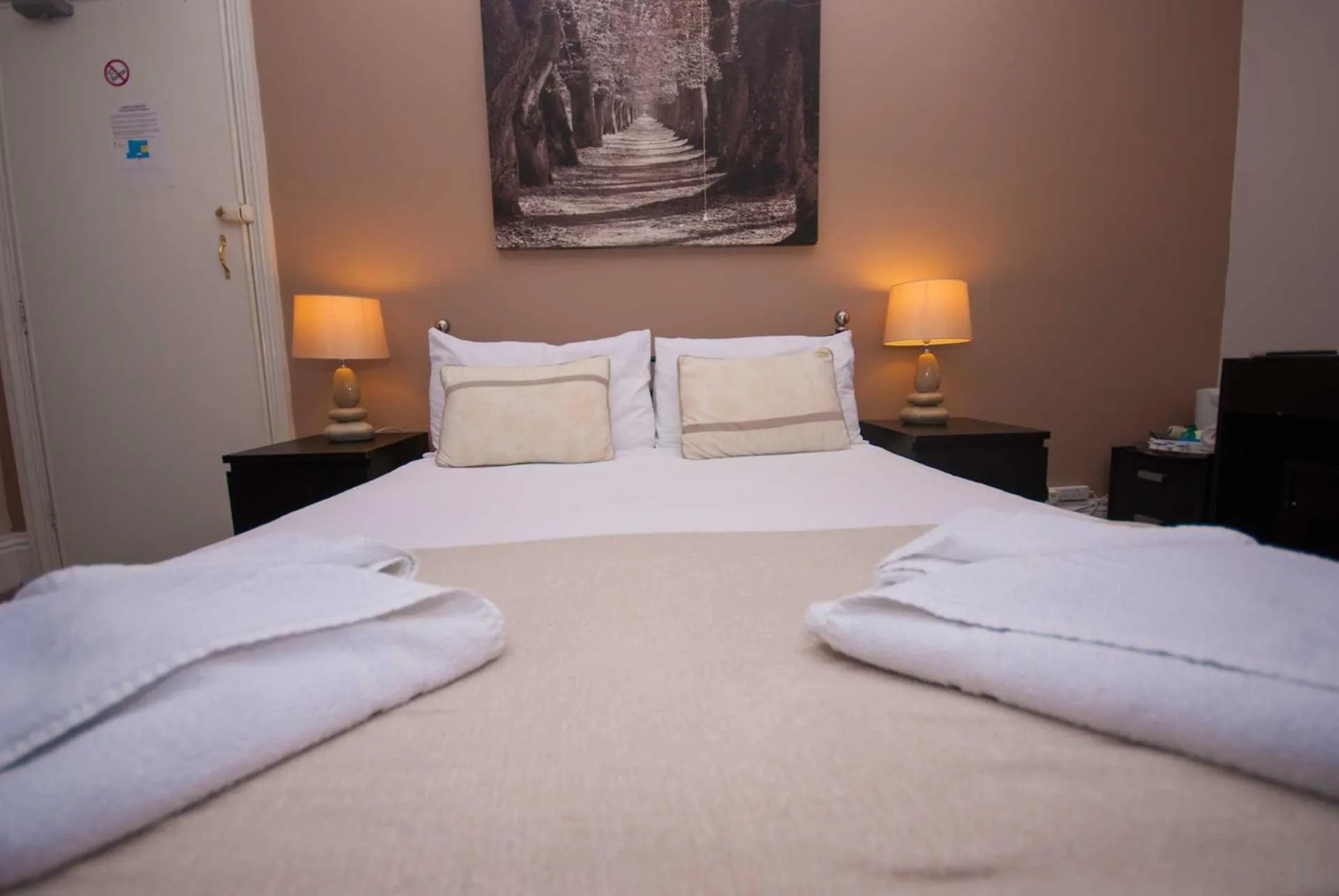 Shower, Bed in Somerton Lodge