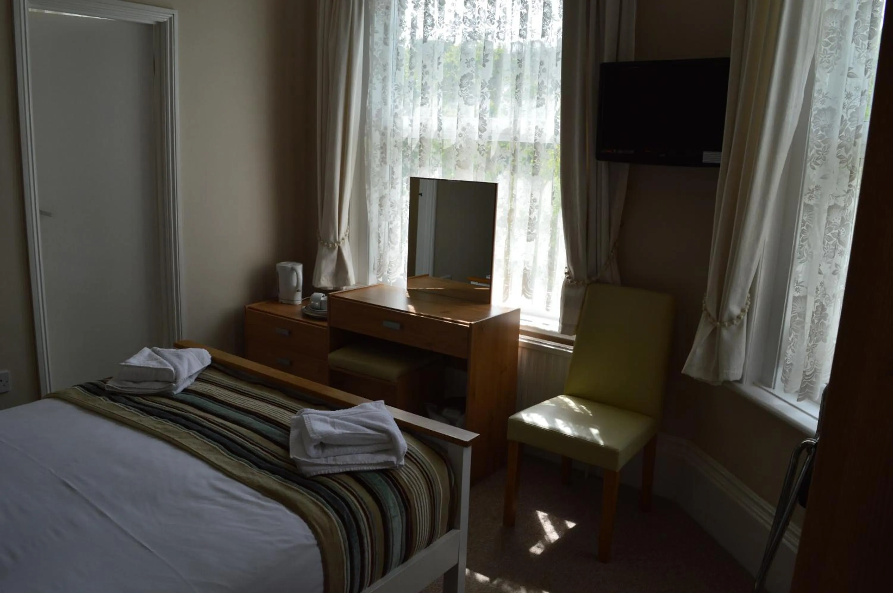 Garden view, Bed in Somerton Lodge