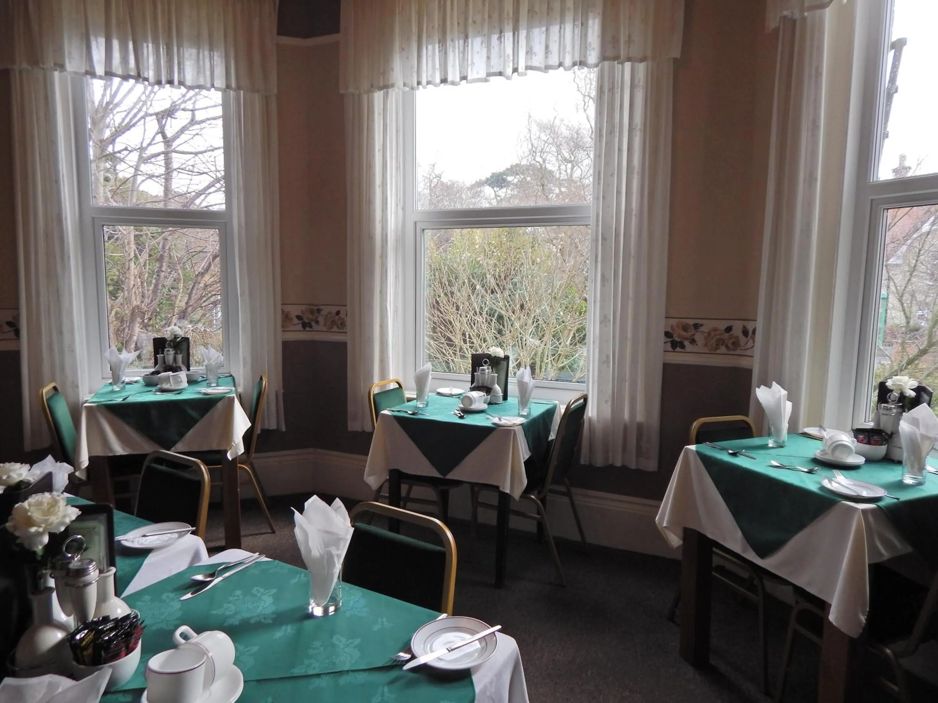 Restaurant/places to eat in Somerton Lodge