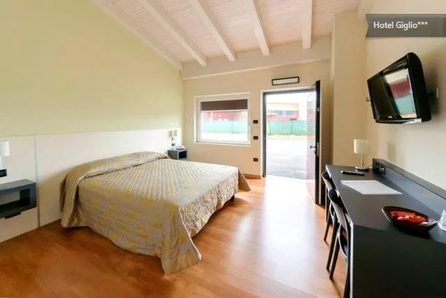 Bedroom, Bed in Confidence Hotel Viadana