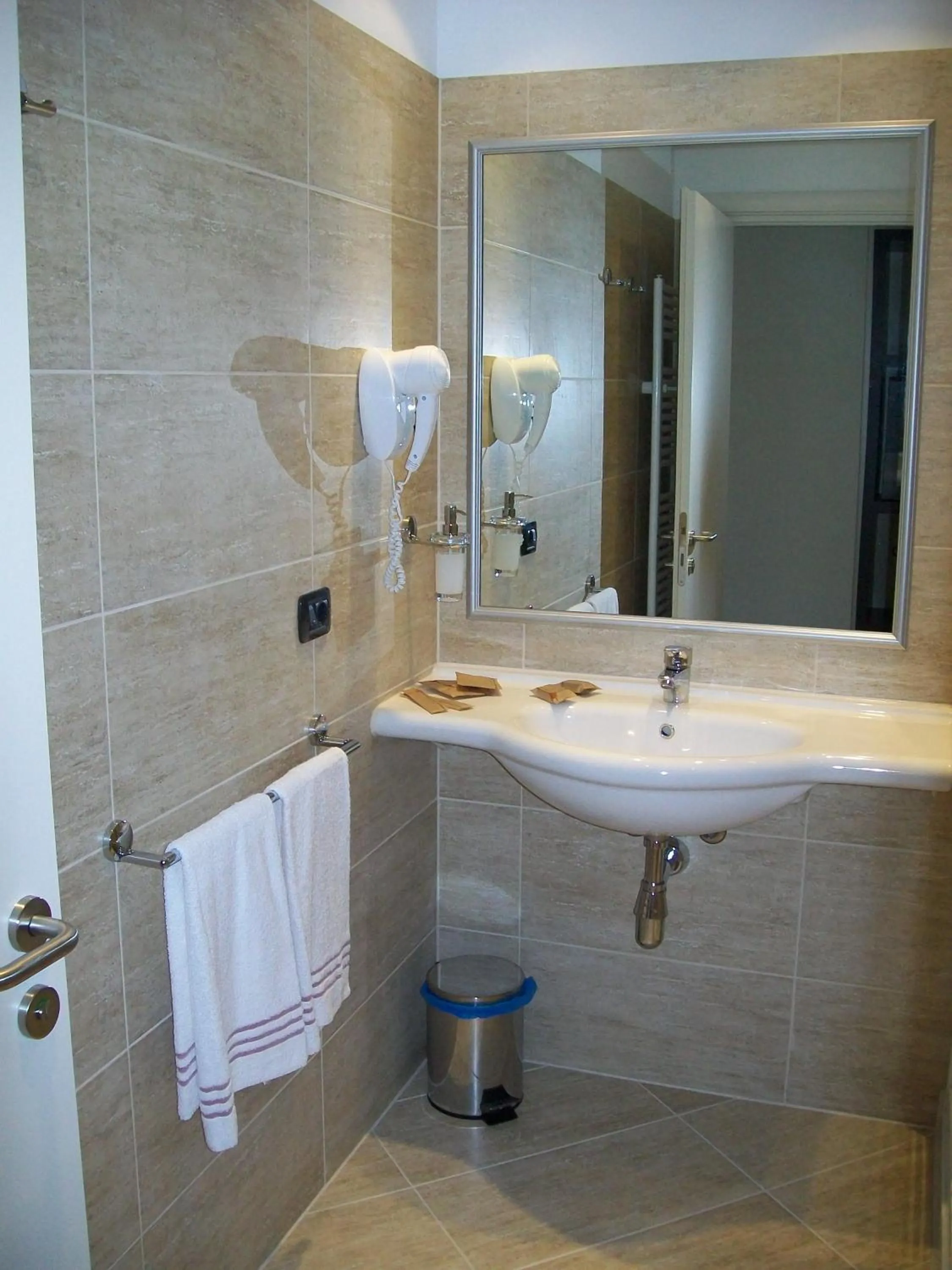 Bathroom in Confidence Hotel Viadana