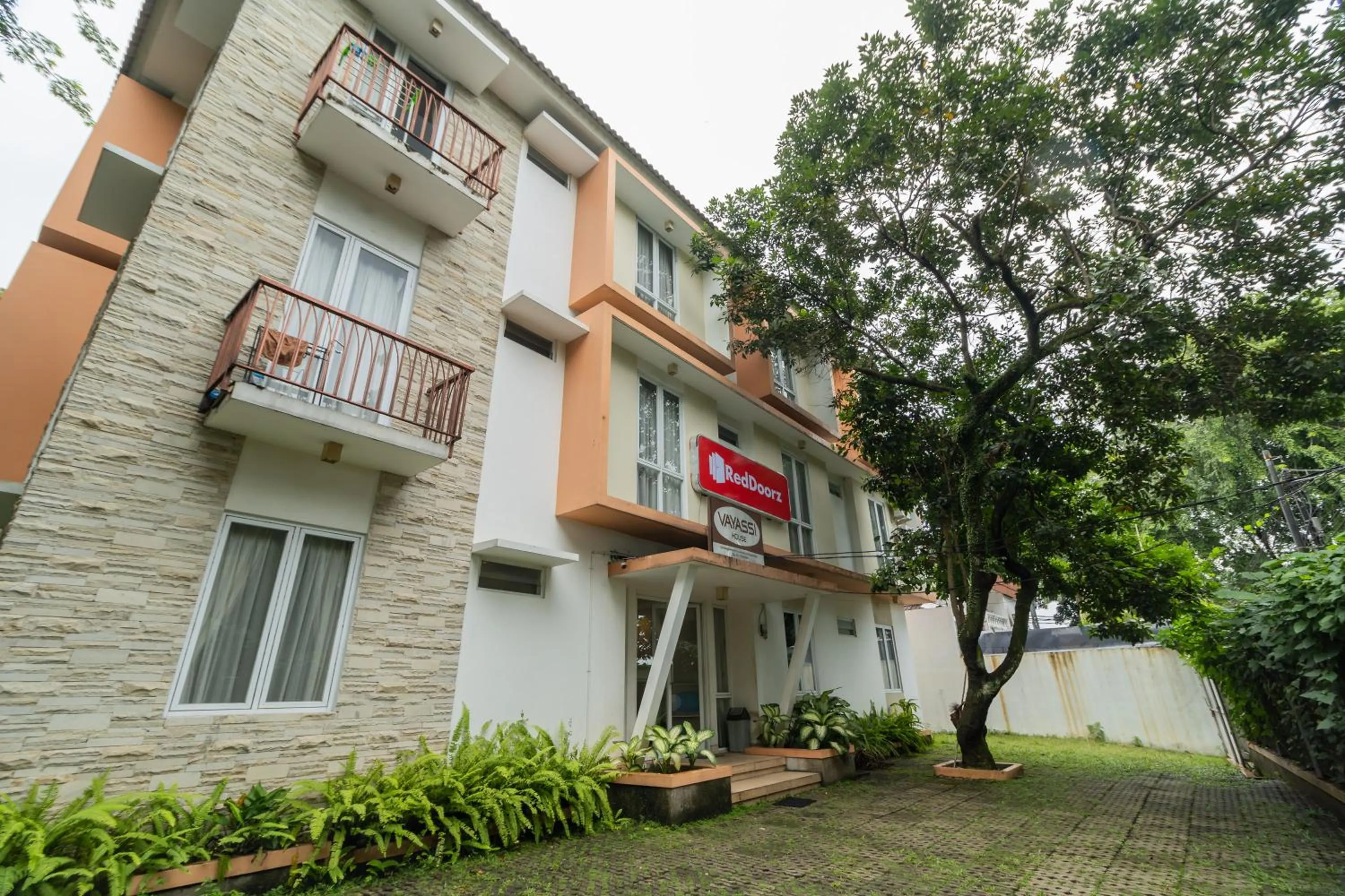 Property building in RedDoorz Syariah near Prasetya Mulya Cilandak campus