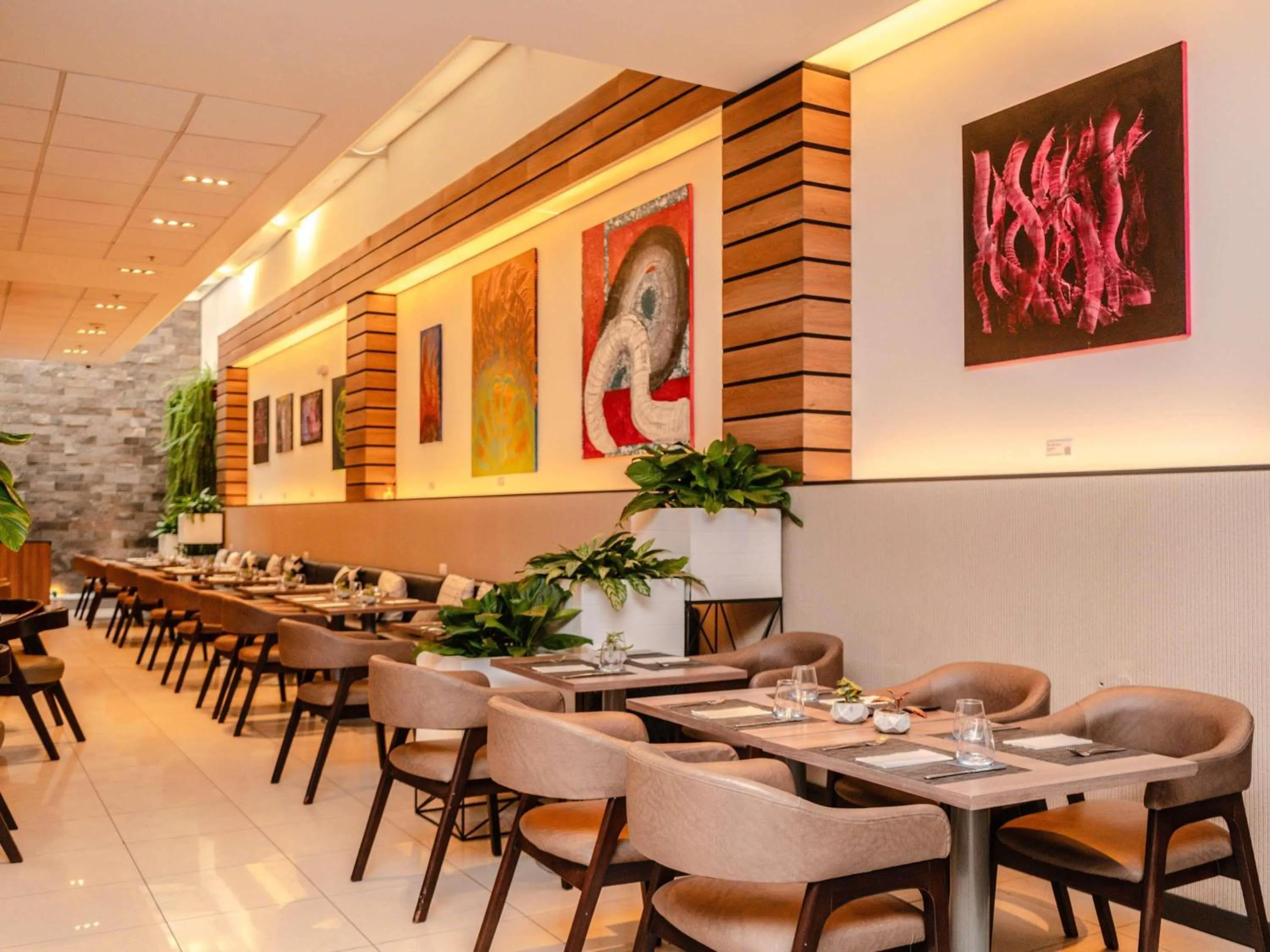 Restaurant/places to eat in ibis Lima Larco Miraflores