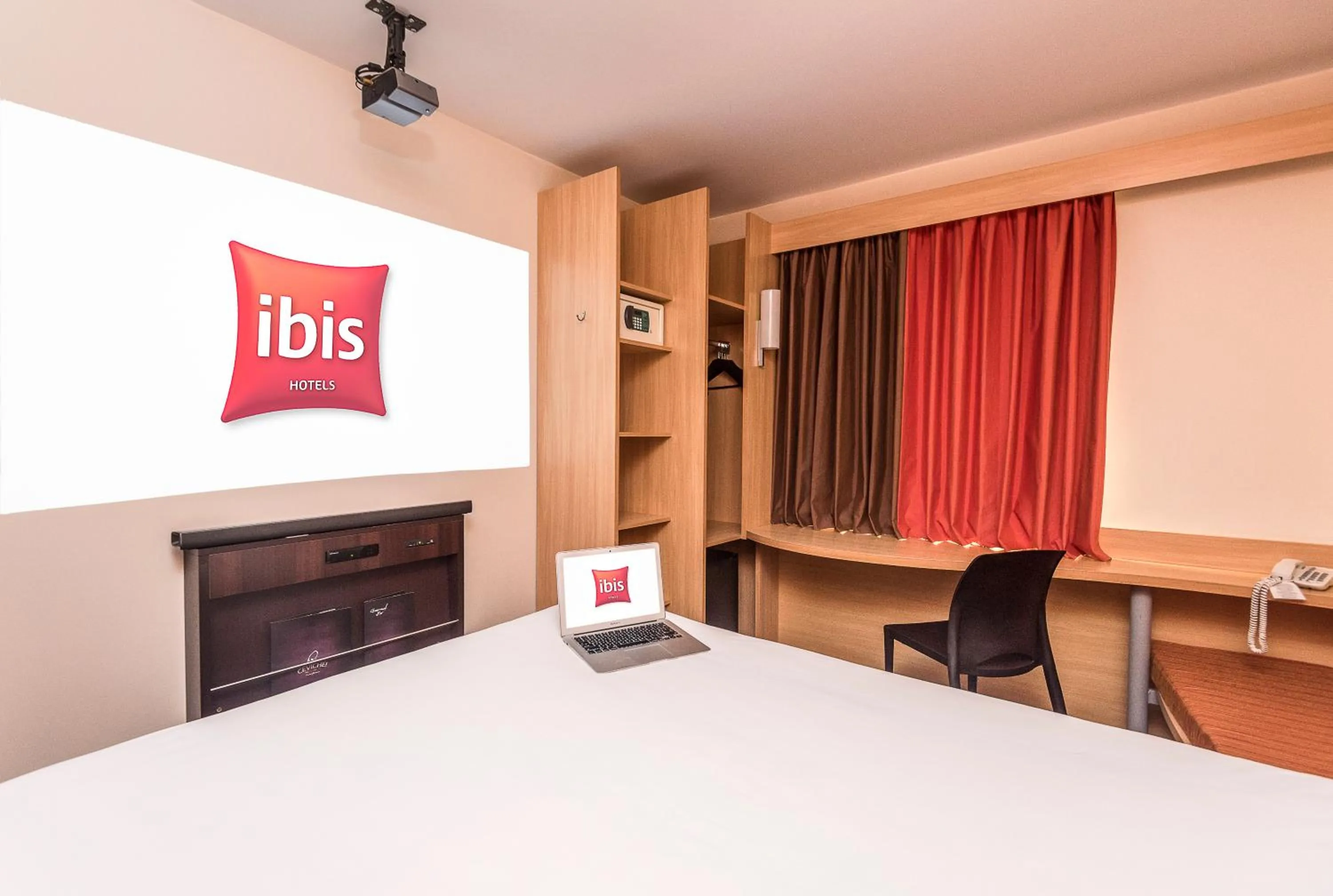 TV and multimedia, Bed in ibis Lima Larco Miraflores