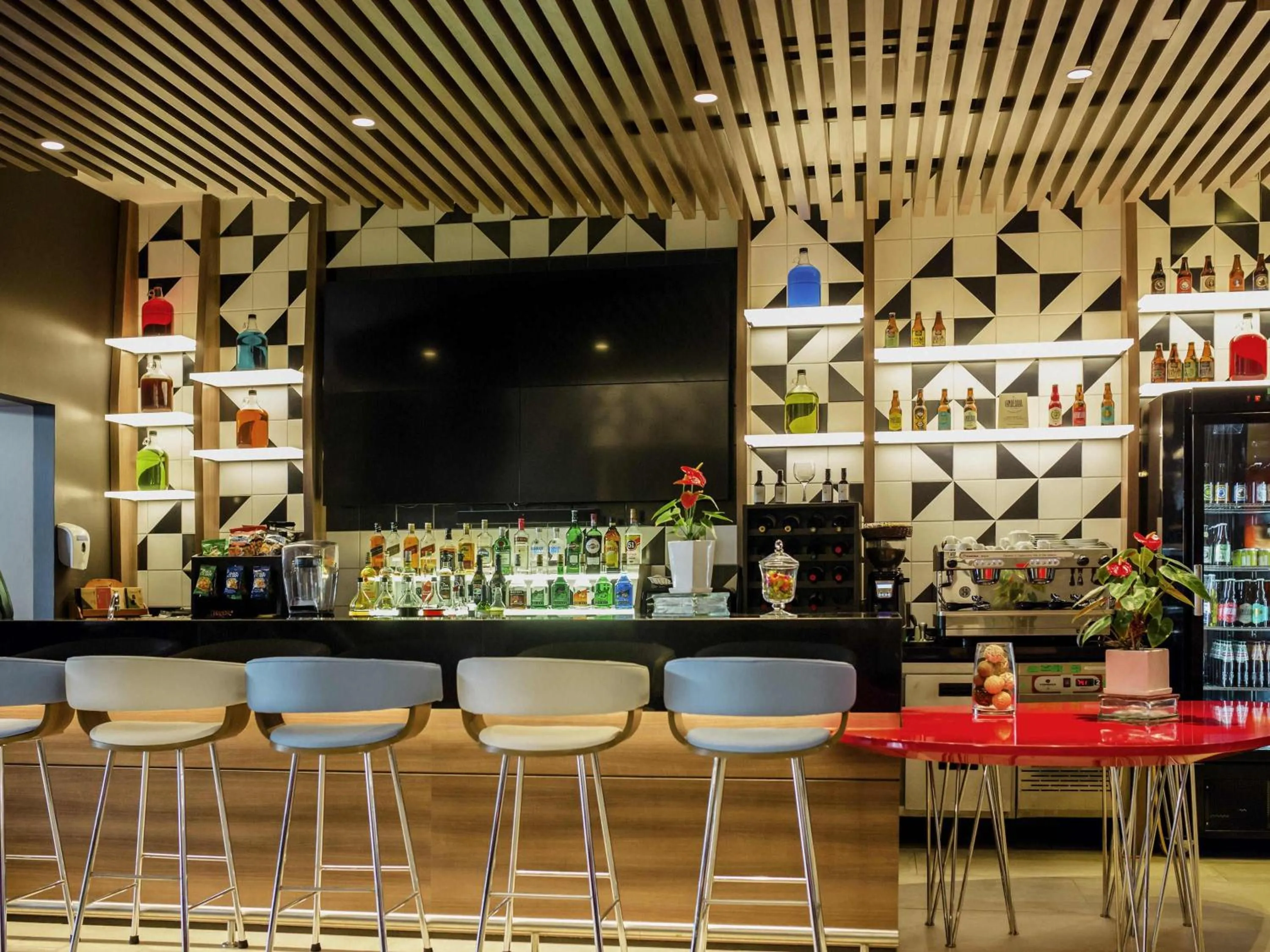 Lounge or bar in ibis Lima Larco Miraflores