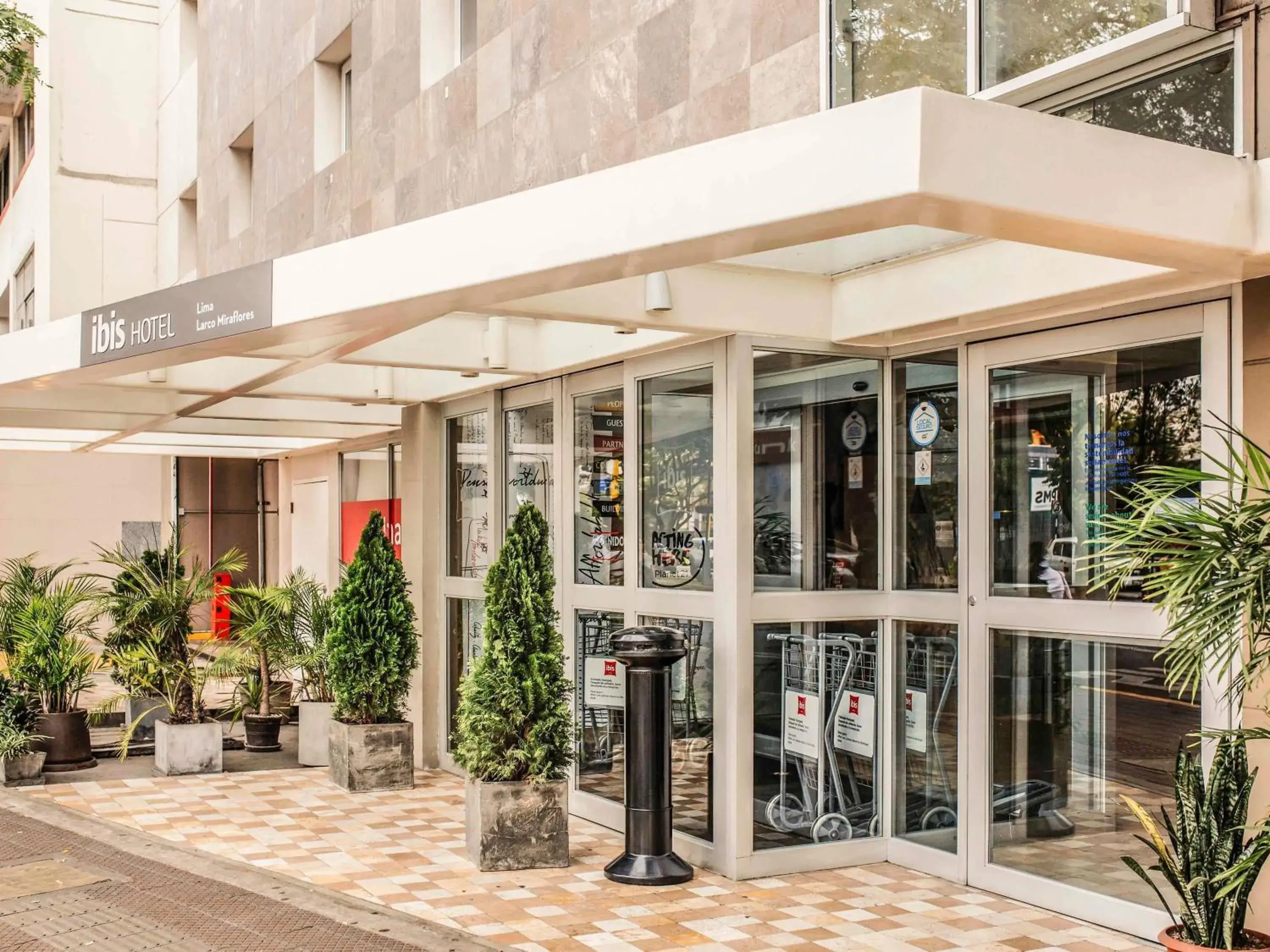 Property building in ibis Lima Larco Miraflores Property building in ibis Lima Larco Miraflores