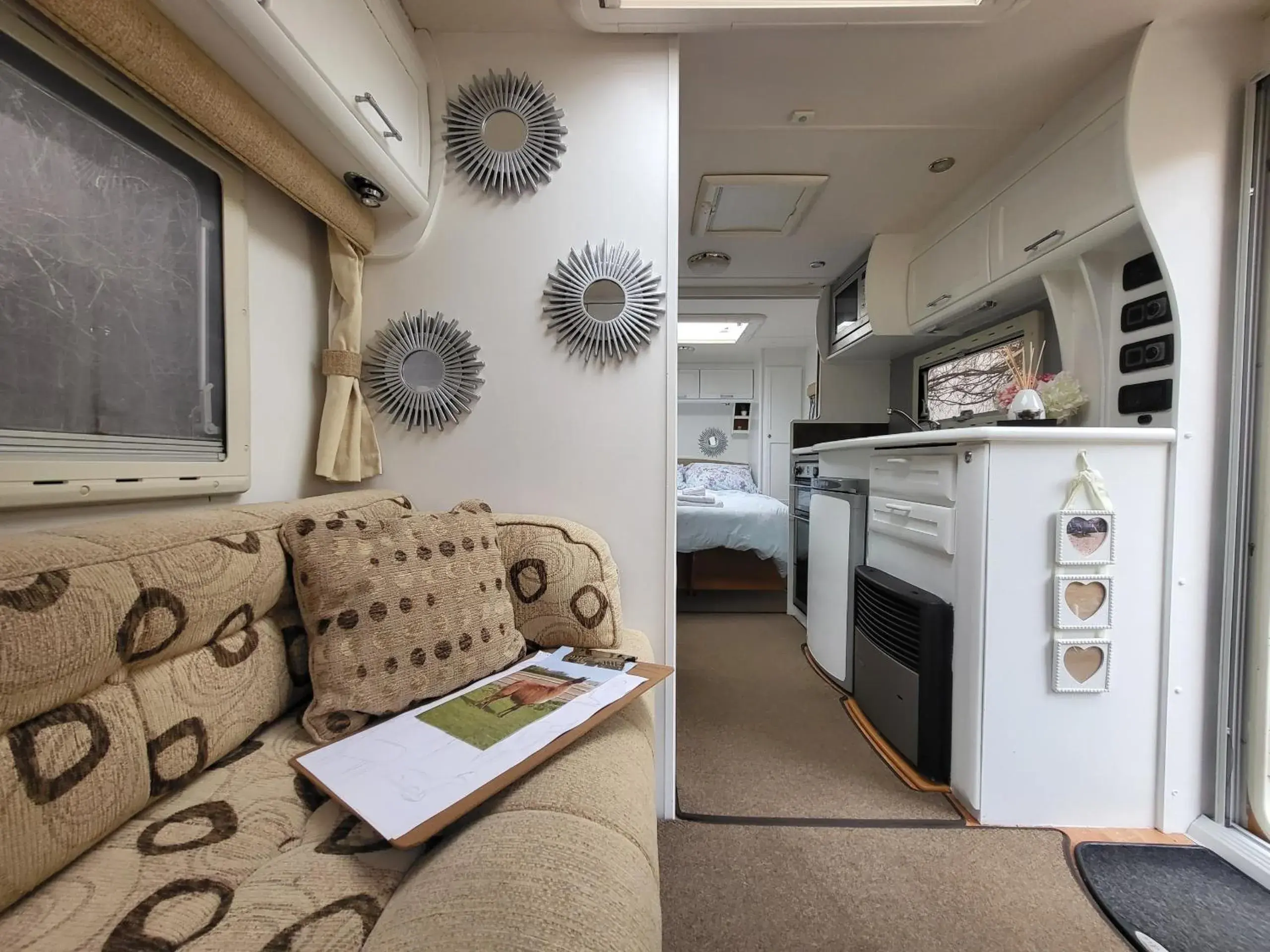 Caravan in Glamping with Llamas Caravan in Glamping with Llamas