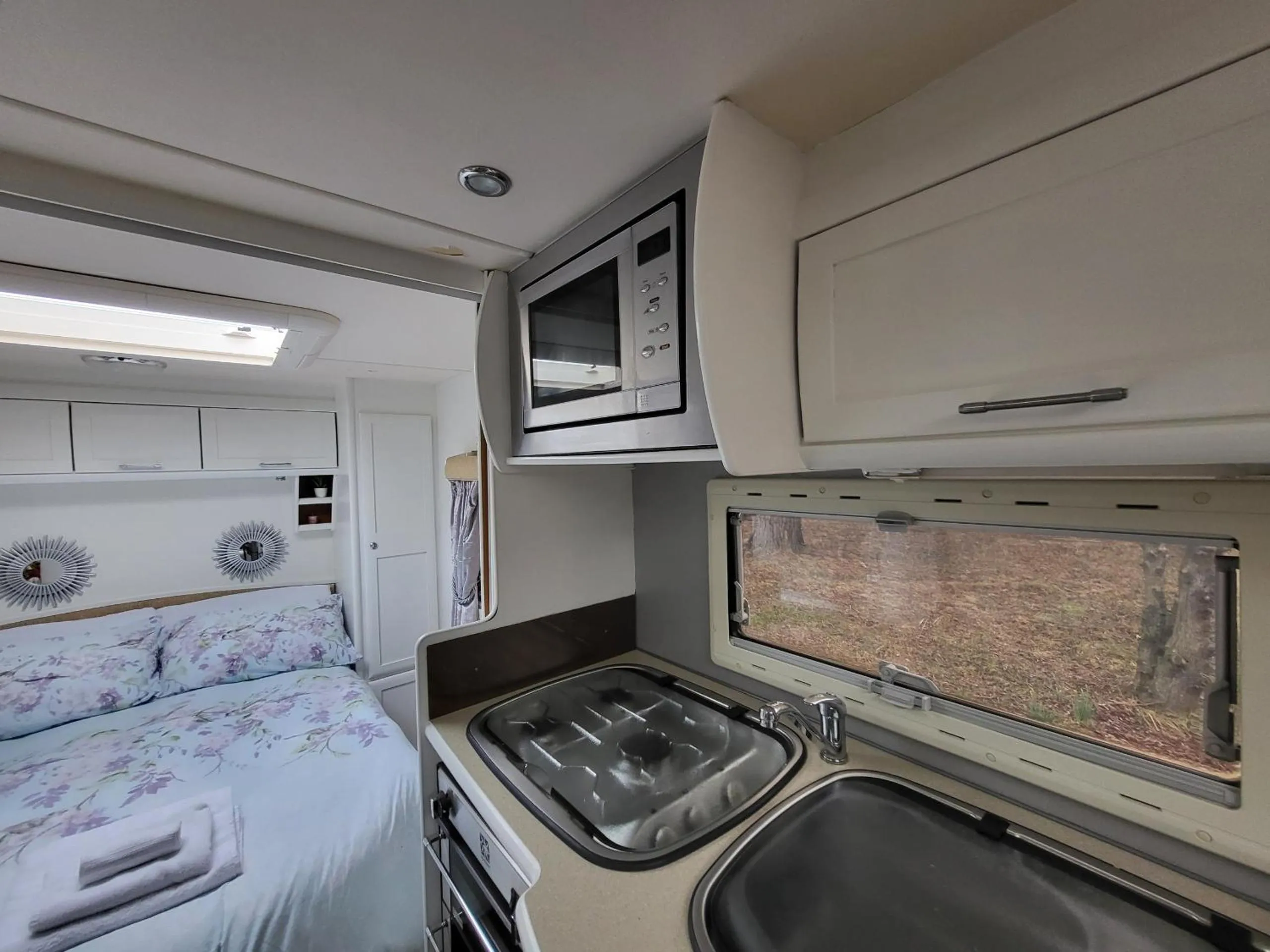 Kitchen or kitchenette in Glamping with Llamas