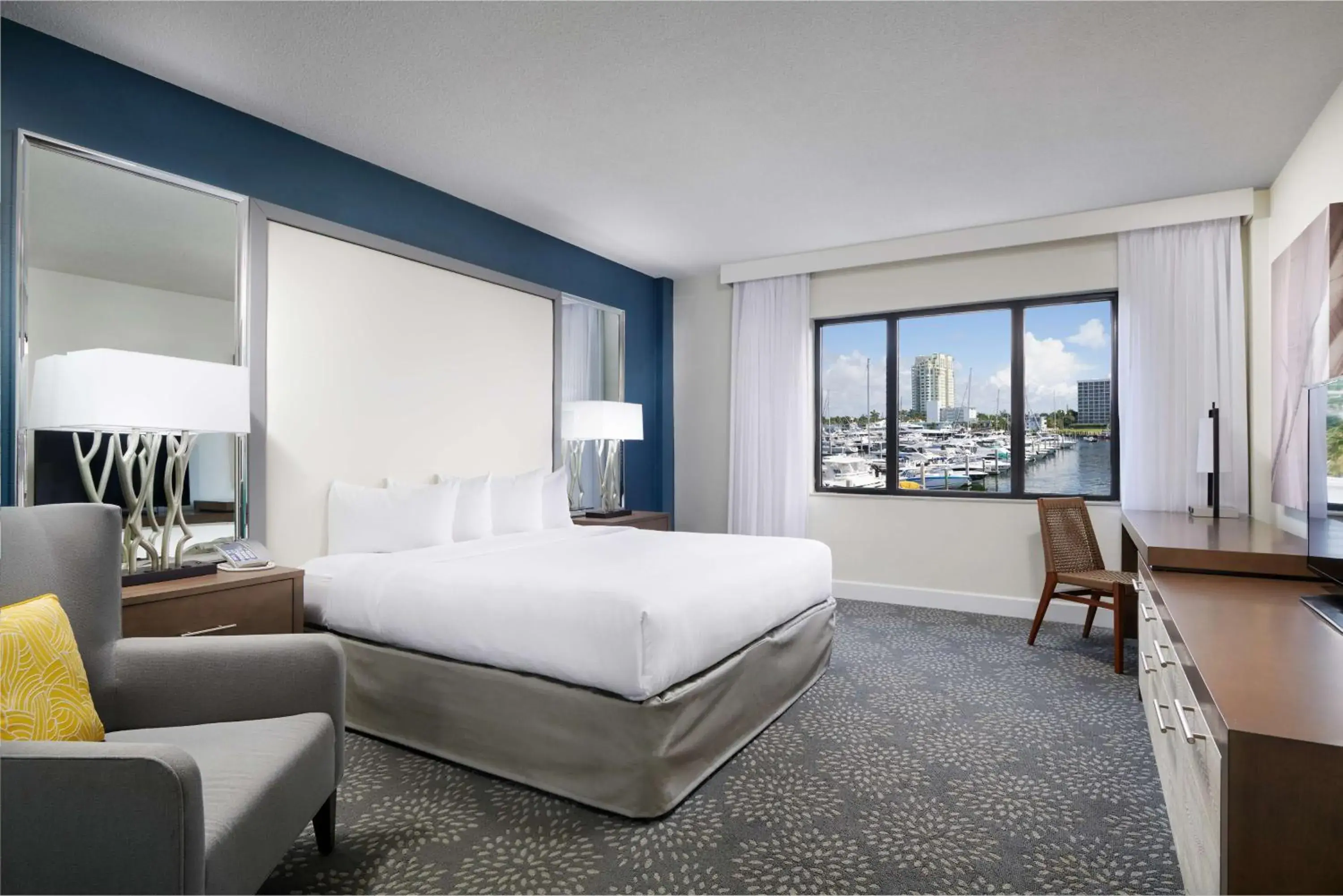 Bedroom, Bed in Bahia Mar Fort Lauderdale Beach - DoubleTree by Hilton Bedroom, Bed in Bahia Mar Fort Lauderdale Beach - DoubleTree by Hilton