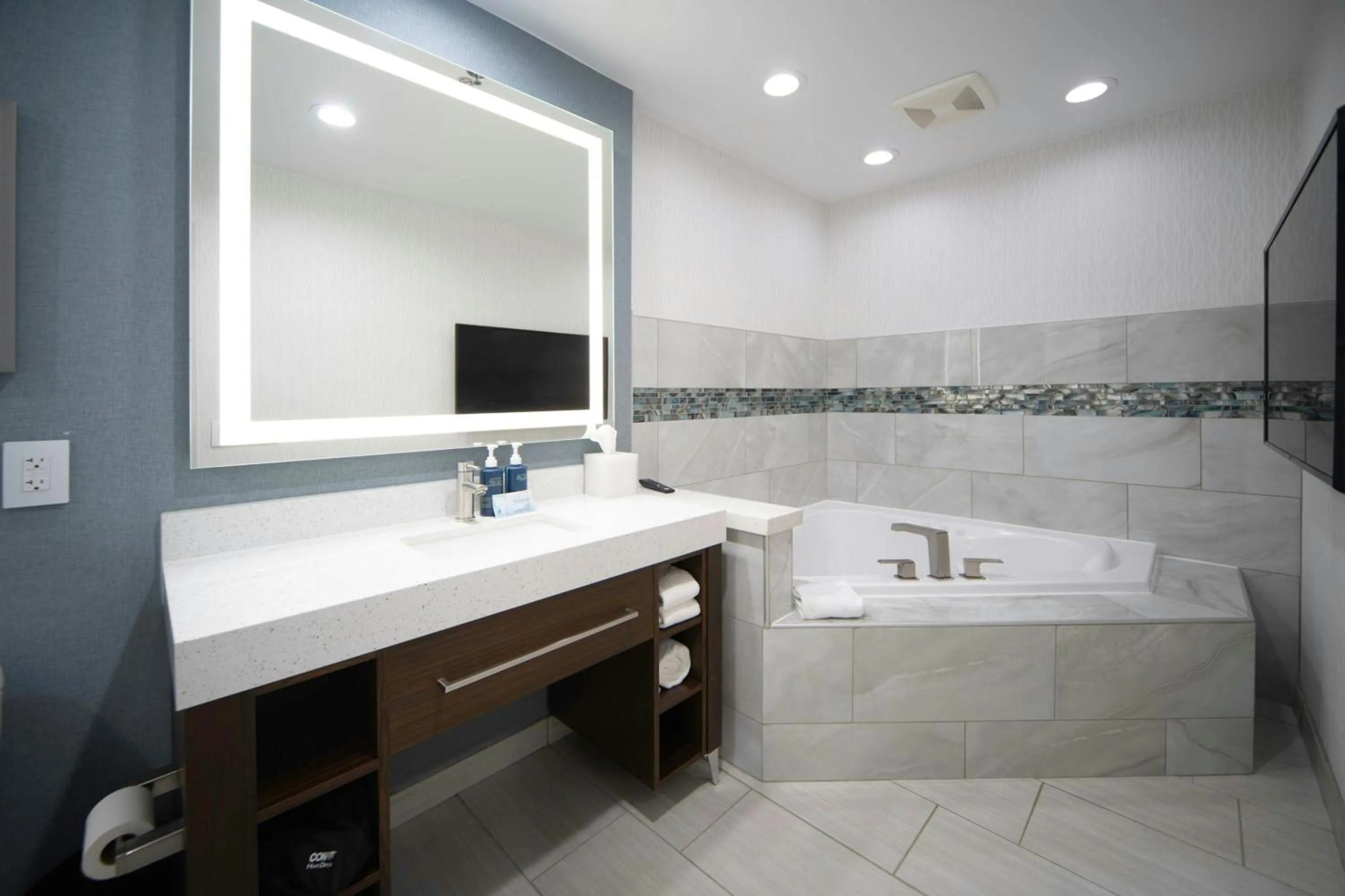 Photo of the whole room in Four Points by Sheraton Fayetteville Fort Bragg