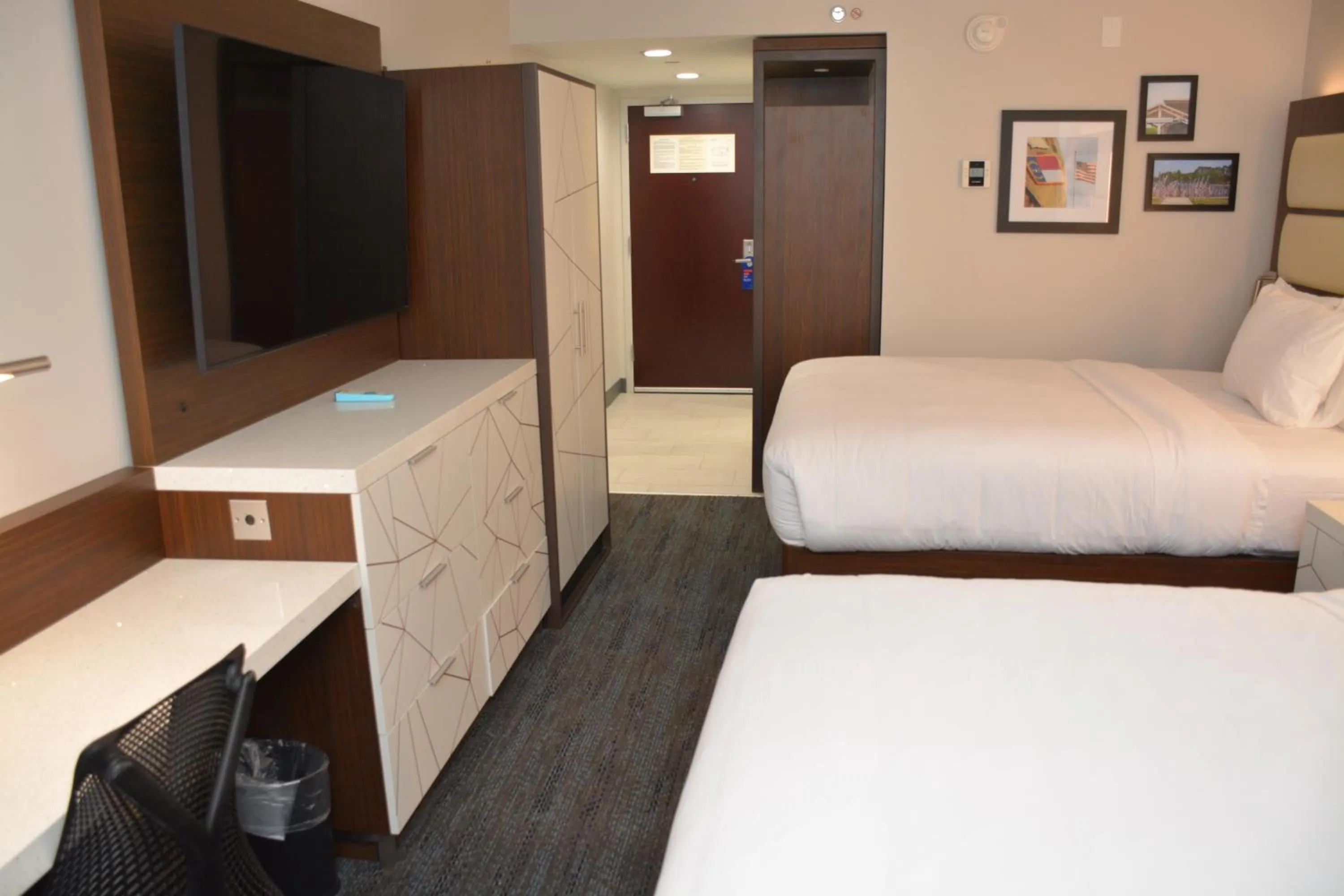 Bedroom, Bed in Four Points by Sheraton Fayetteville Fort Bragg