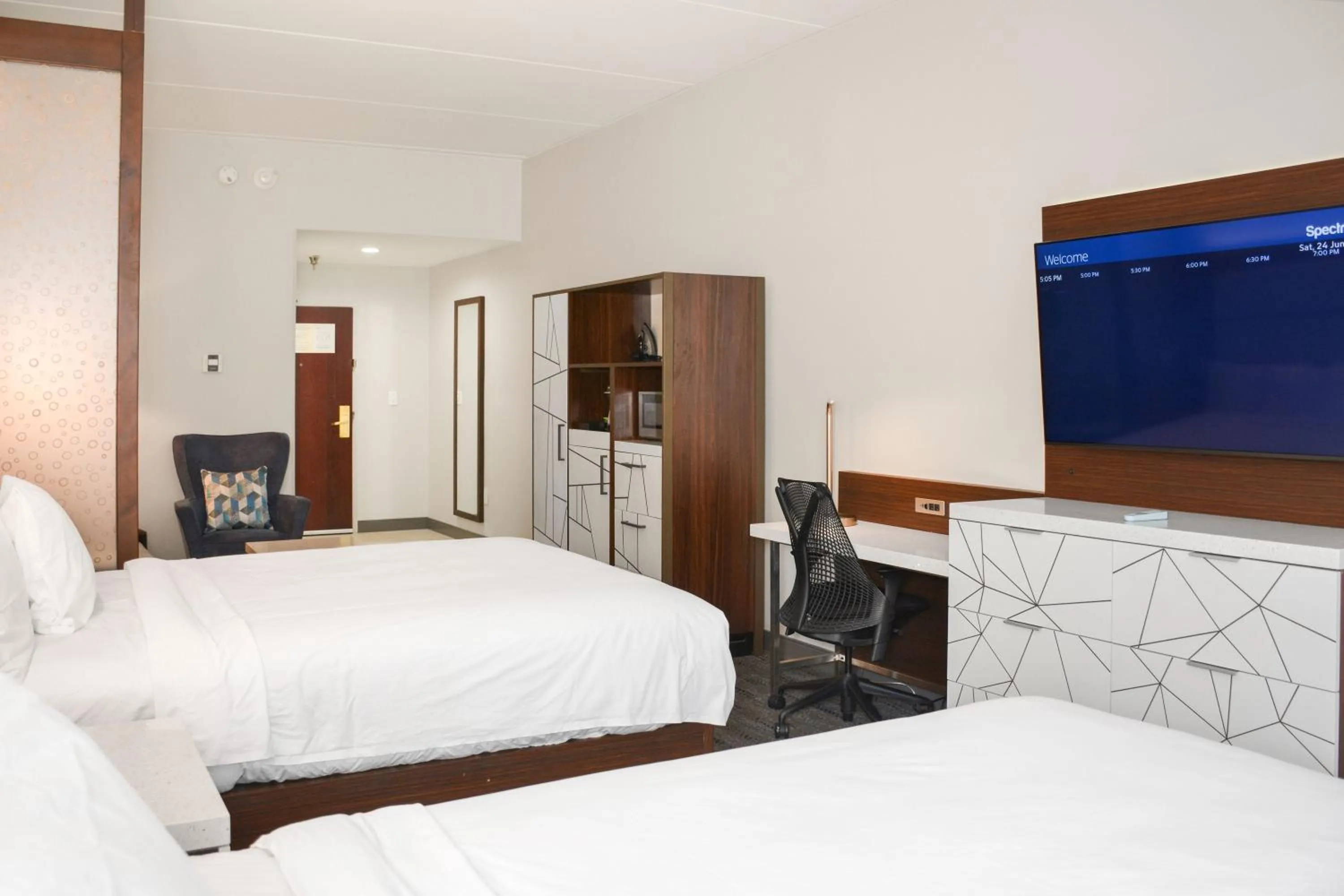 Bedroom, Bed in Four Points by Sheraton Fayetteville Fort Bragg