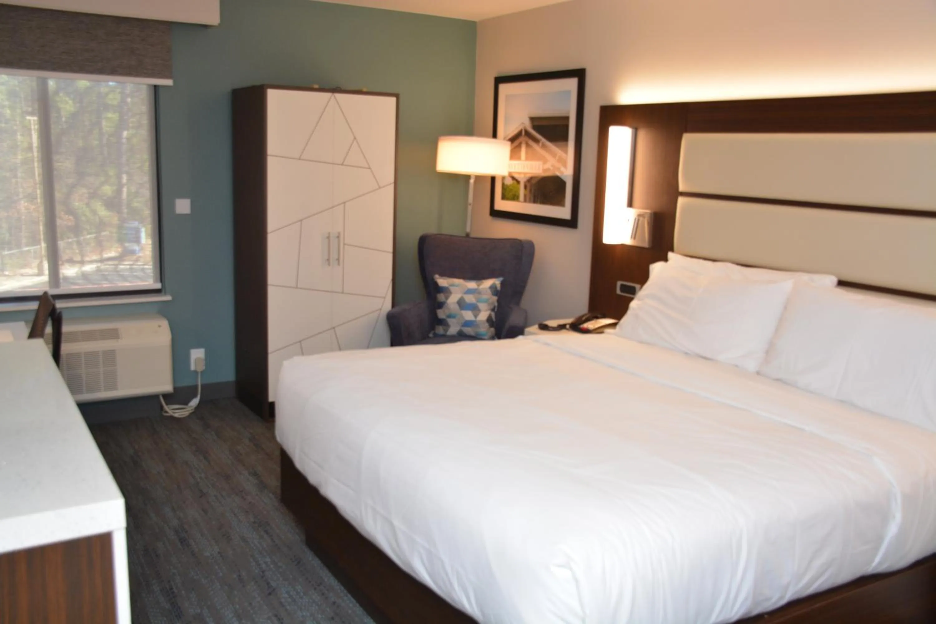 Bedroom, Bed in Four Points by Sheraton Fayetteville Fort Bragg