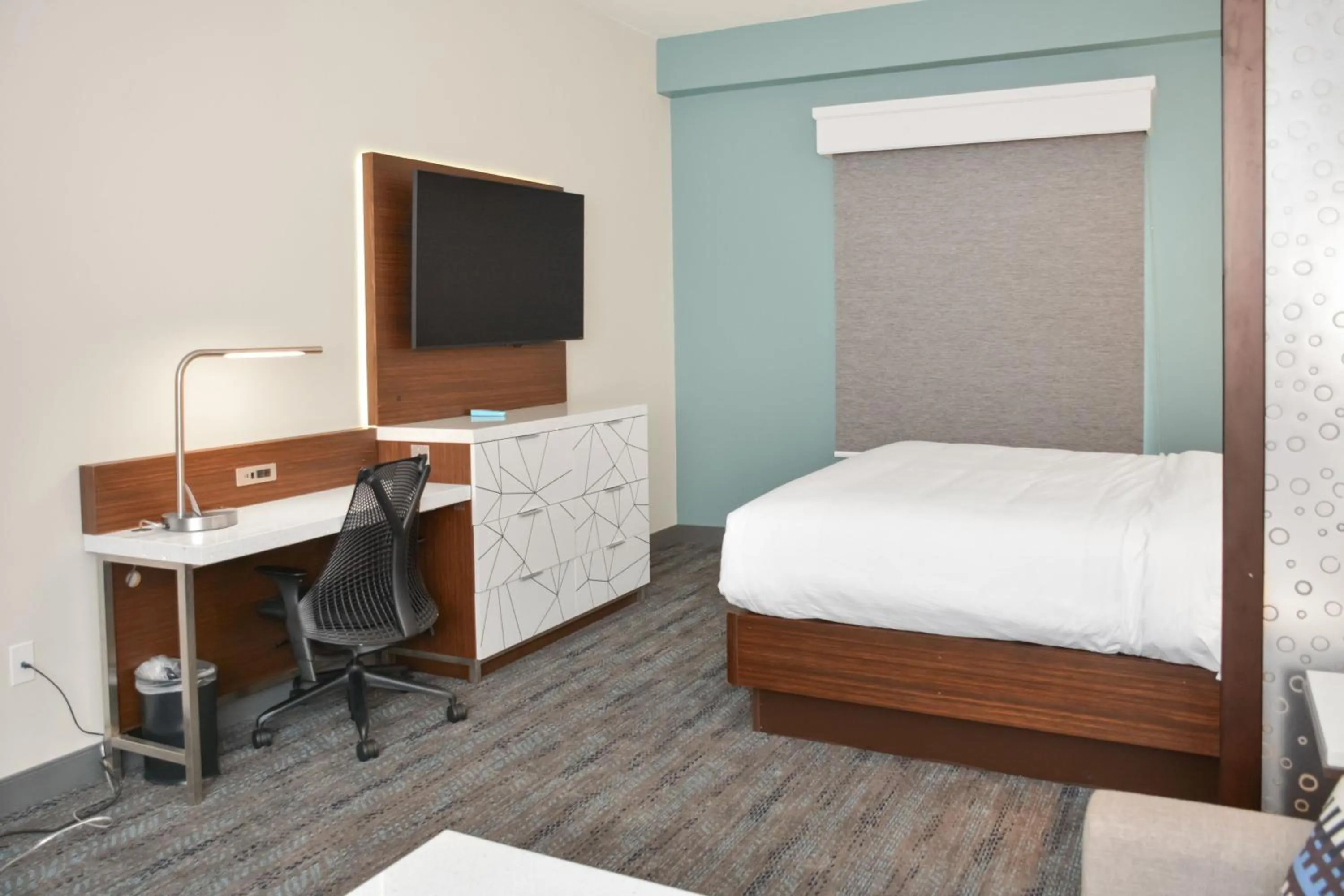 Photo of the whole room, Bed in Four Points by Sheraton Fayetteville Fort Bragg